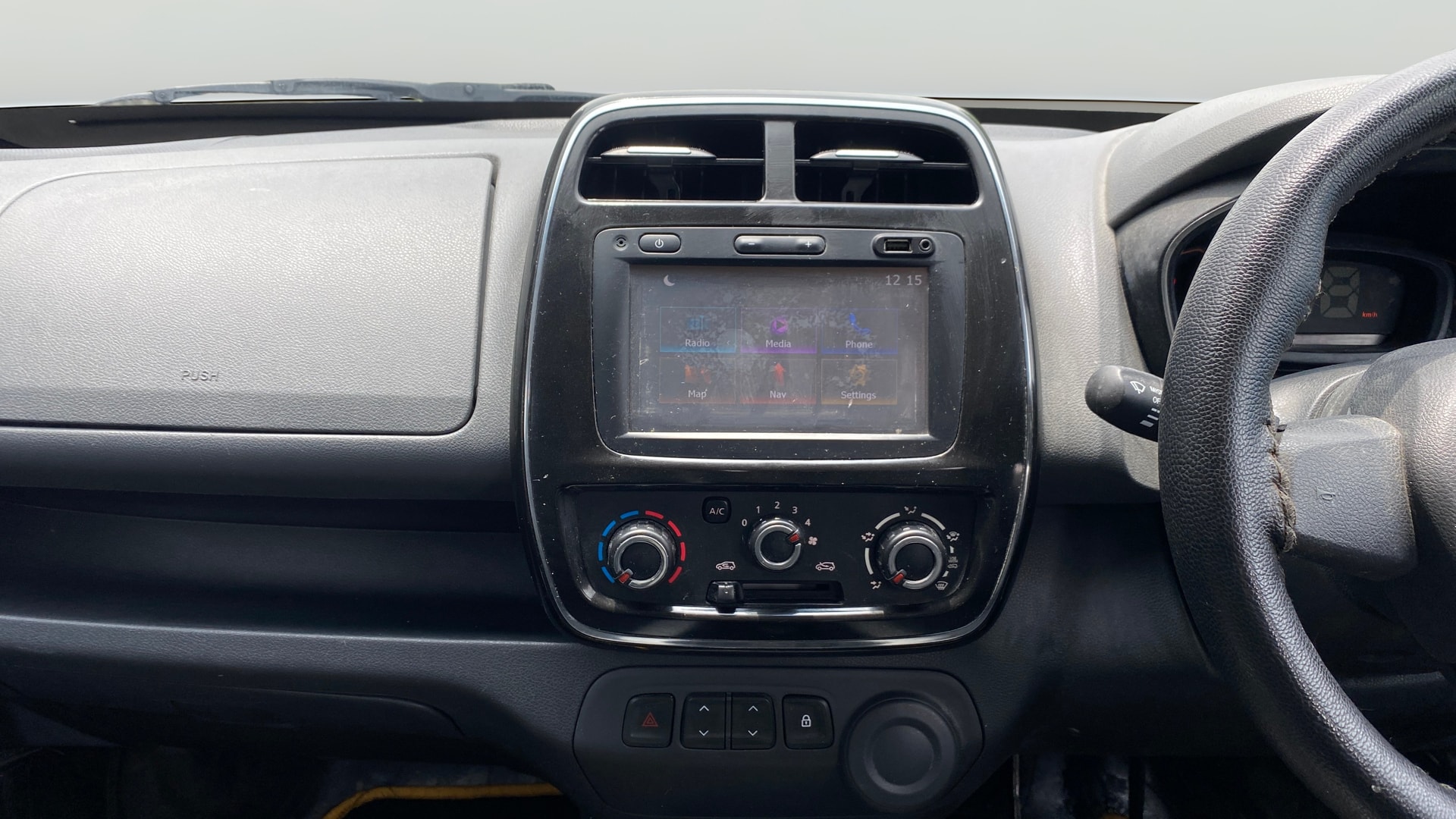 View 2016 Renault Kwid RXT 1.0 Image 17 Used 2016 Renault Kwid RXT 1.0 Image 17