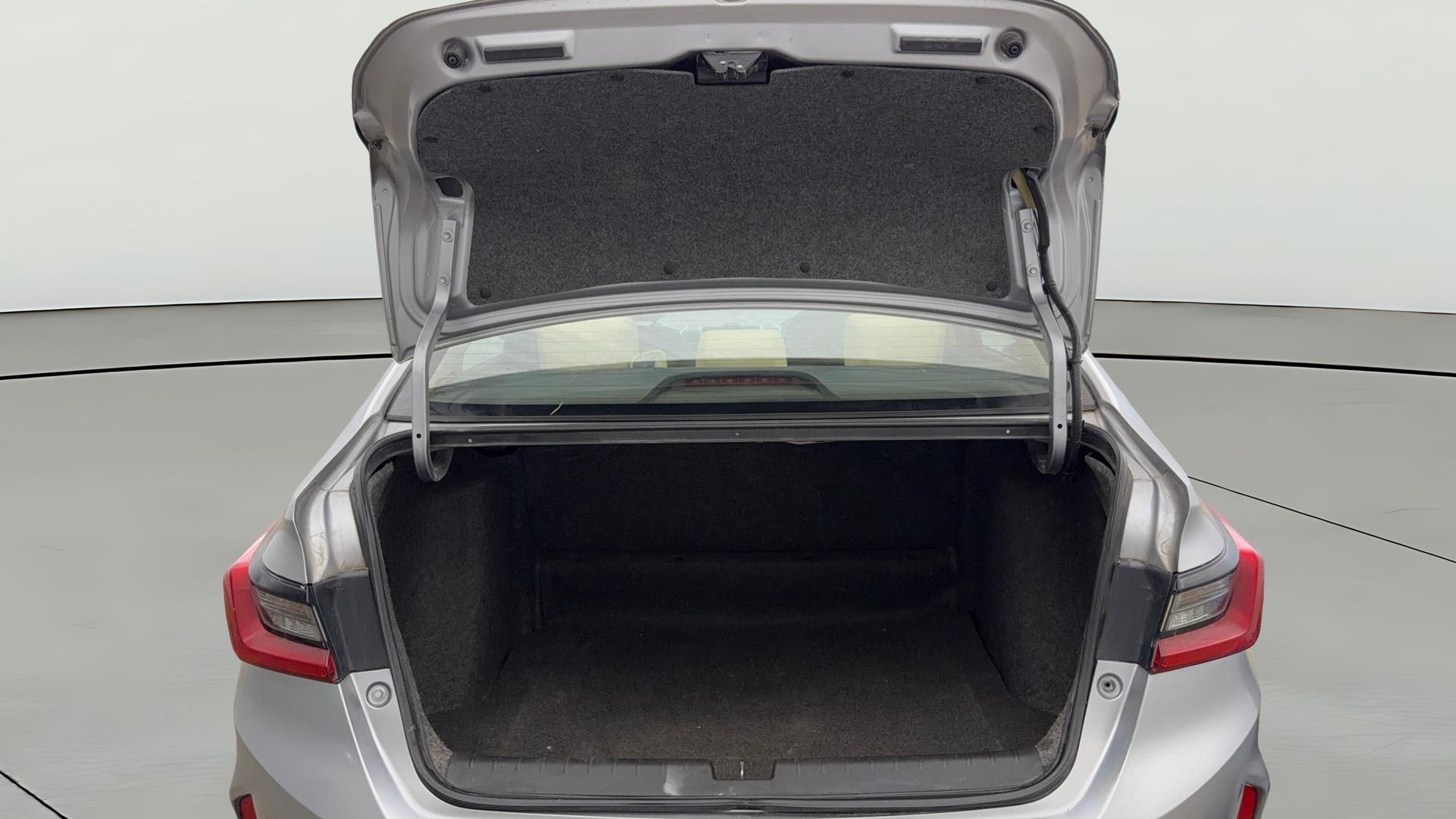 View 2021 Honda City ZX MT Diesel Anniversary Edition Image 39 Used 2021 Honda City ZX MT Diesel Anniversary Edition Image 39