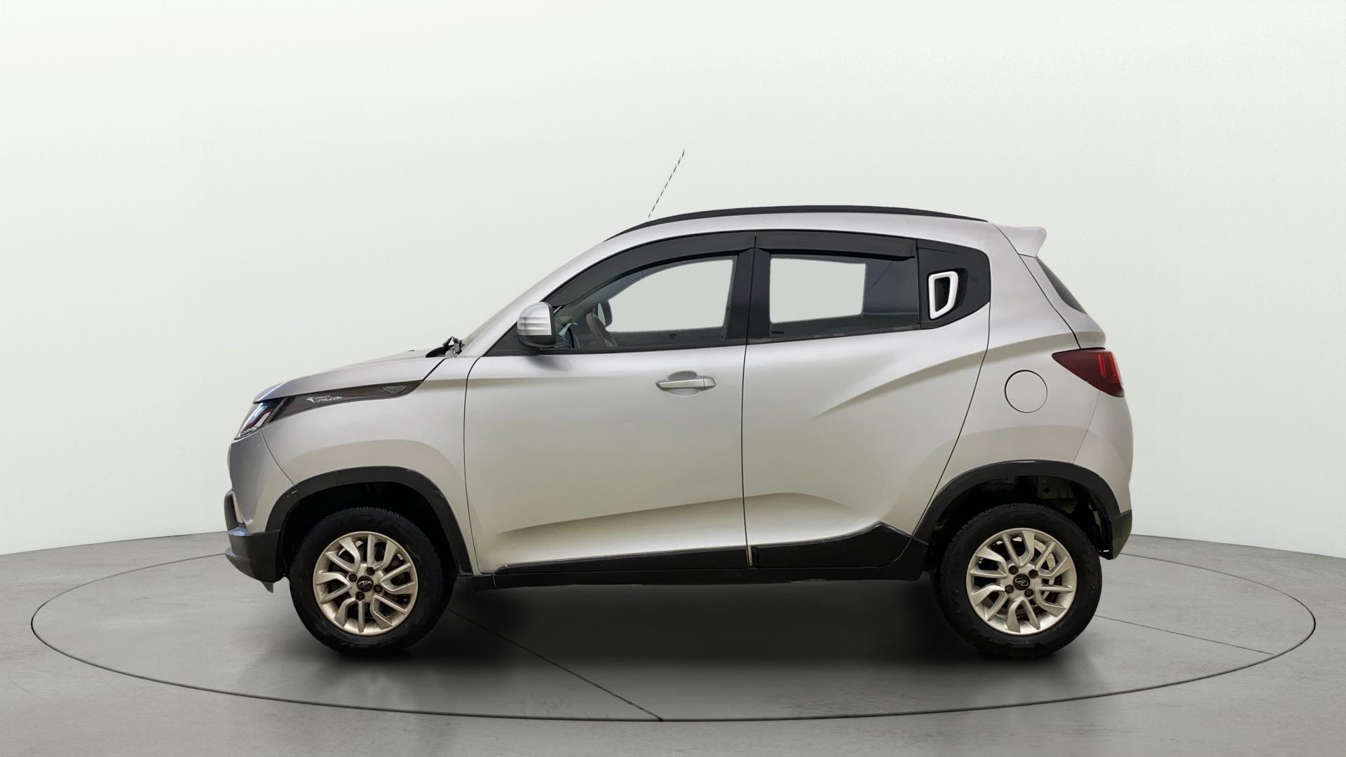 View 2016 Mahindra KUV100 K8 Petrol 5 Seater BS IV Image 5 Used 2016 Mahindra KUV100 K8 Petrol 5 Seater BS IV Image 5