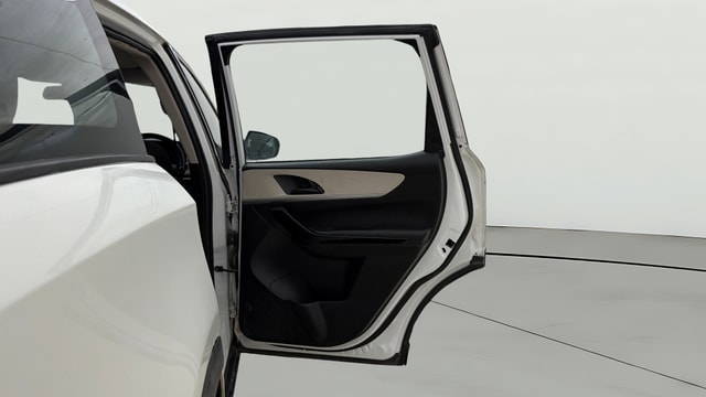 View Mahindra XUV700 Image 7 Used Mahindra XUV700 Image 7