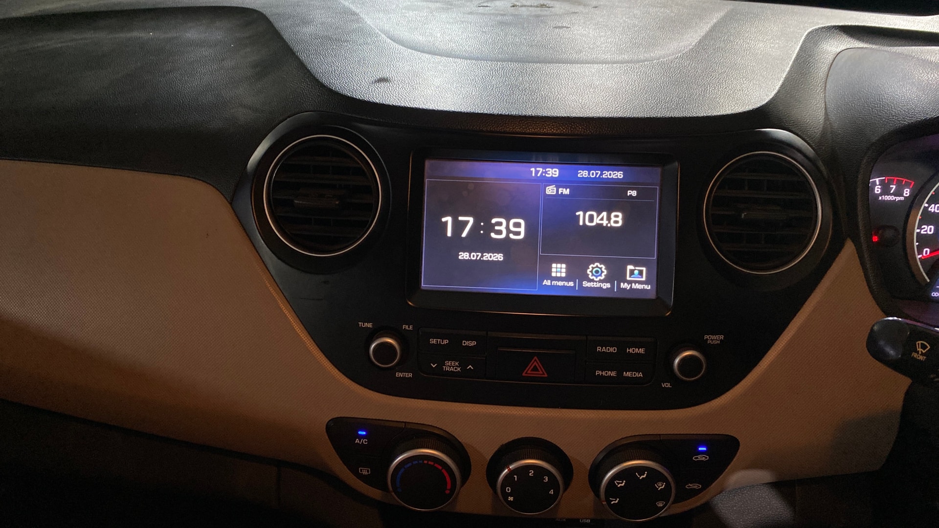 View 2018 Hyundai Grand i10 Sportz 1.2 Kappa Image 17 Used 2018 Hyundai Grand i10 Sportz 1.2 Kappa Image 17