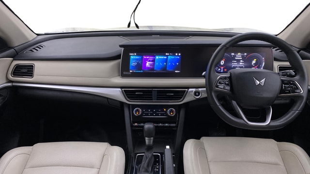 View Mahindra XUV700 Image 32 Used Mahindra XUV700 Image 32