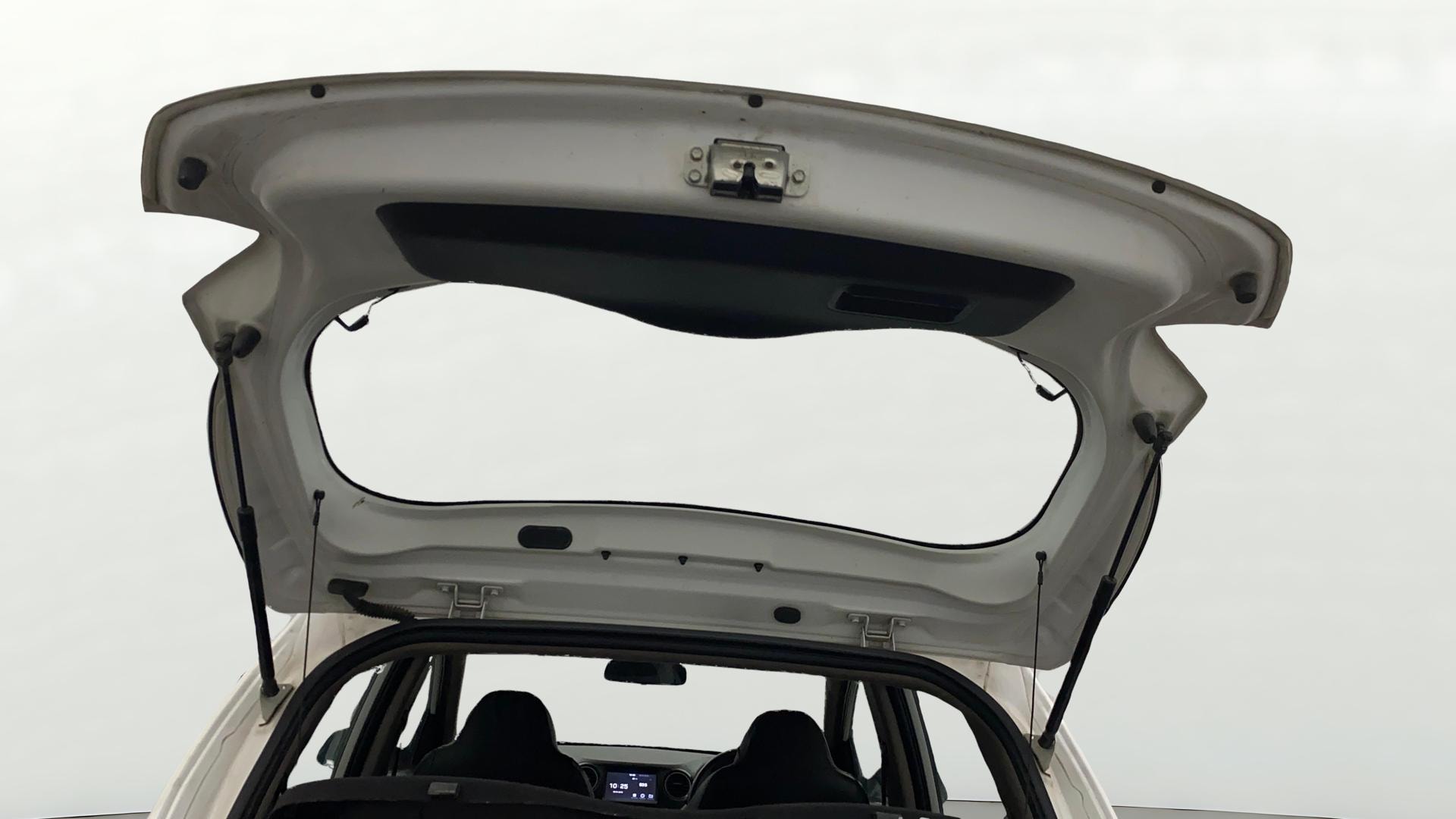 View 2018 Hyundai Grand i10 Sportz 1.2 Kappa Image 16 Used 2018 Hyundai Grand i10 Sportz 1.2 Kappa Image 16
