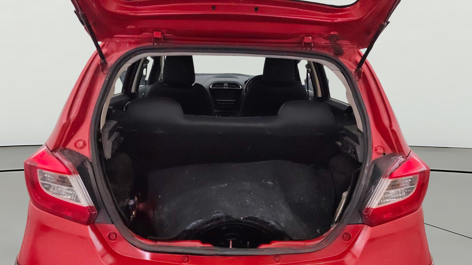 View 2019 Tata Tiago Revotorq XB Image 36 Used 2019 Tata Tiago Revotorq XB Image 36