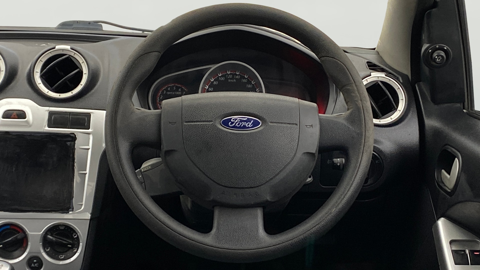 View 2015 Ford Figo 1.2P Ambiente MT BS IV Image 20 Used 2015 Ford Figo 1.2P Ambiente MT BS IV Image 20