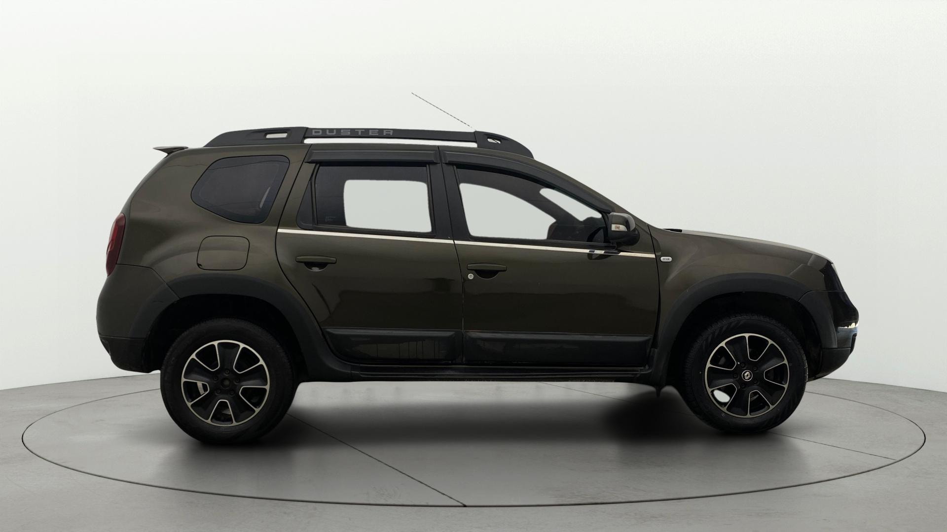 View 2019 Renault Duster Diesel 110PS RXZ AMT Image 8 Used 2019 Renault Duster Diesel 110PS RXZ AMT Image 8