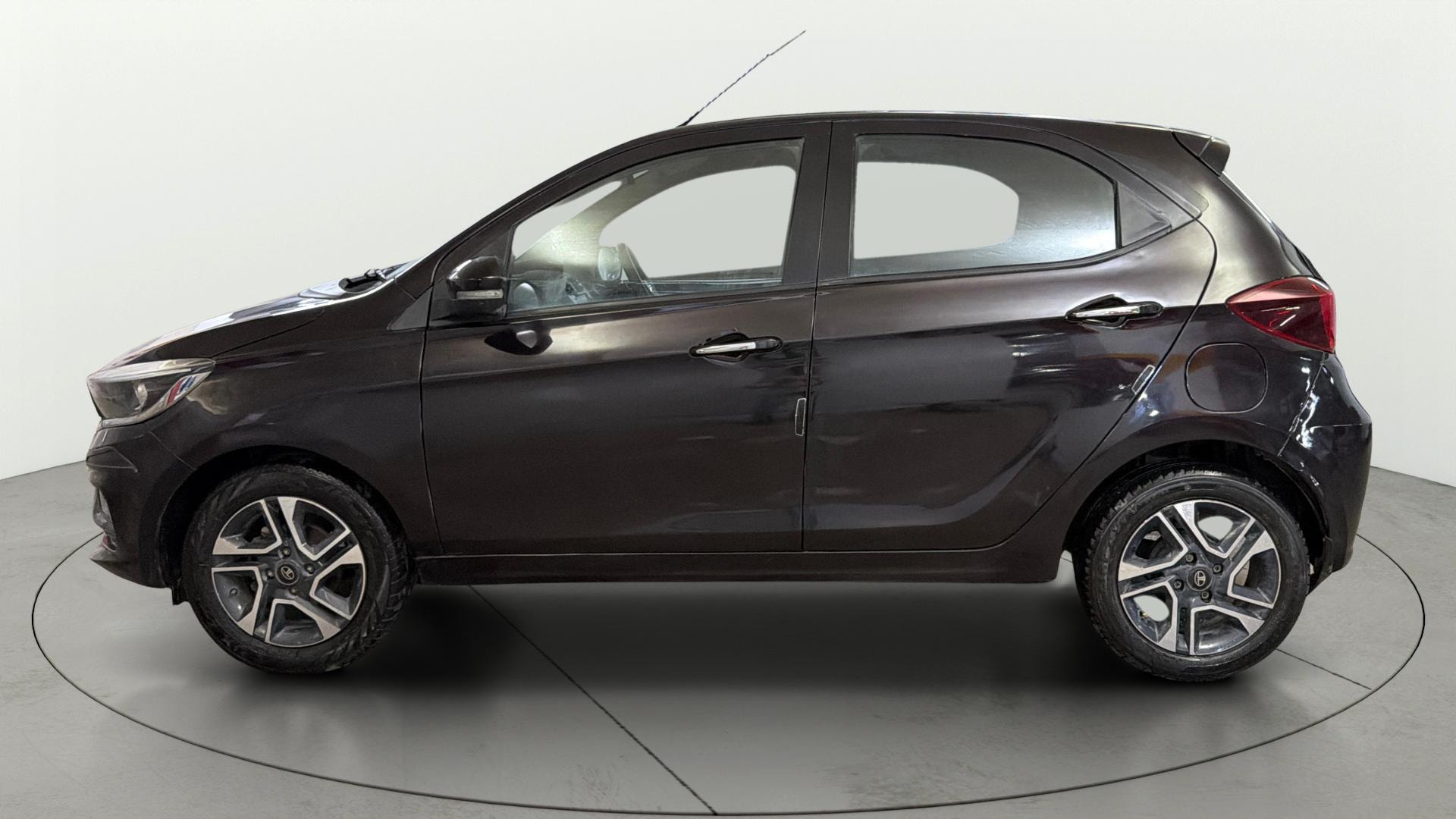 View 2023 Tata Tiago Revotorq XB Image 5 Used 2023 Tata Tiago Revotorq XB Image 5