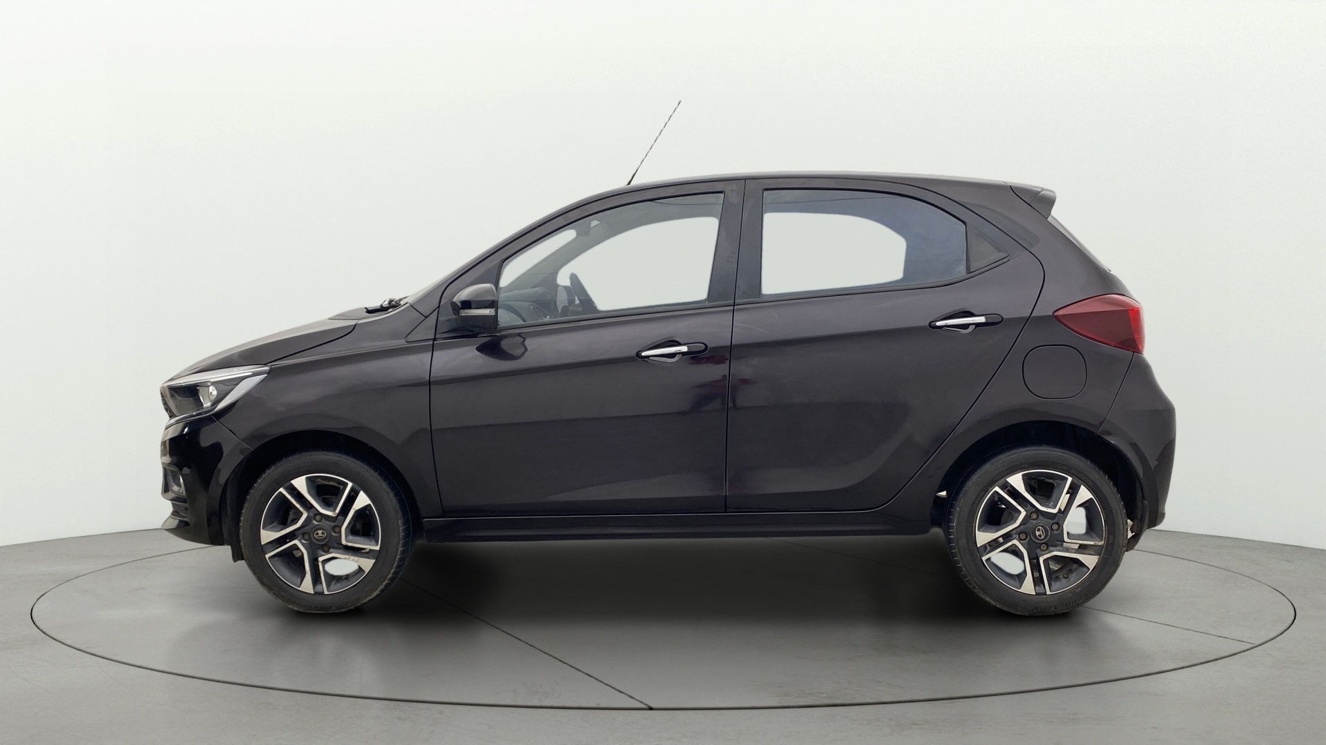 View 2023 Tata Tiago Revotorq XB Image 5 Used 2023 Tata Tiago Revotorq XB Image 5