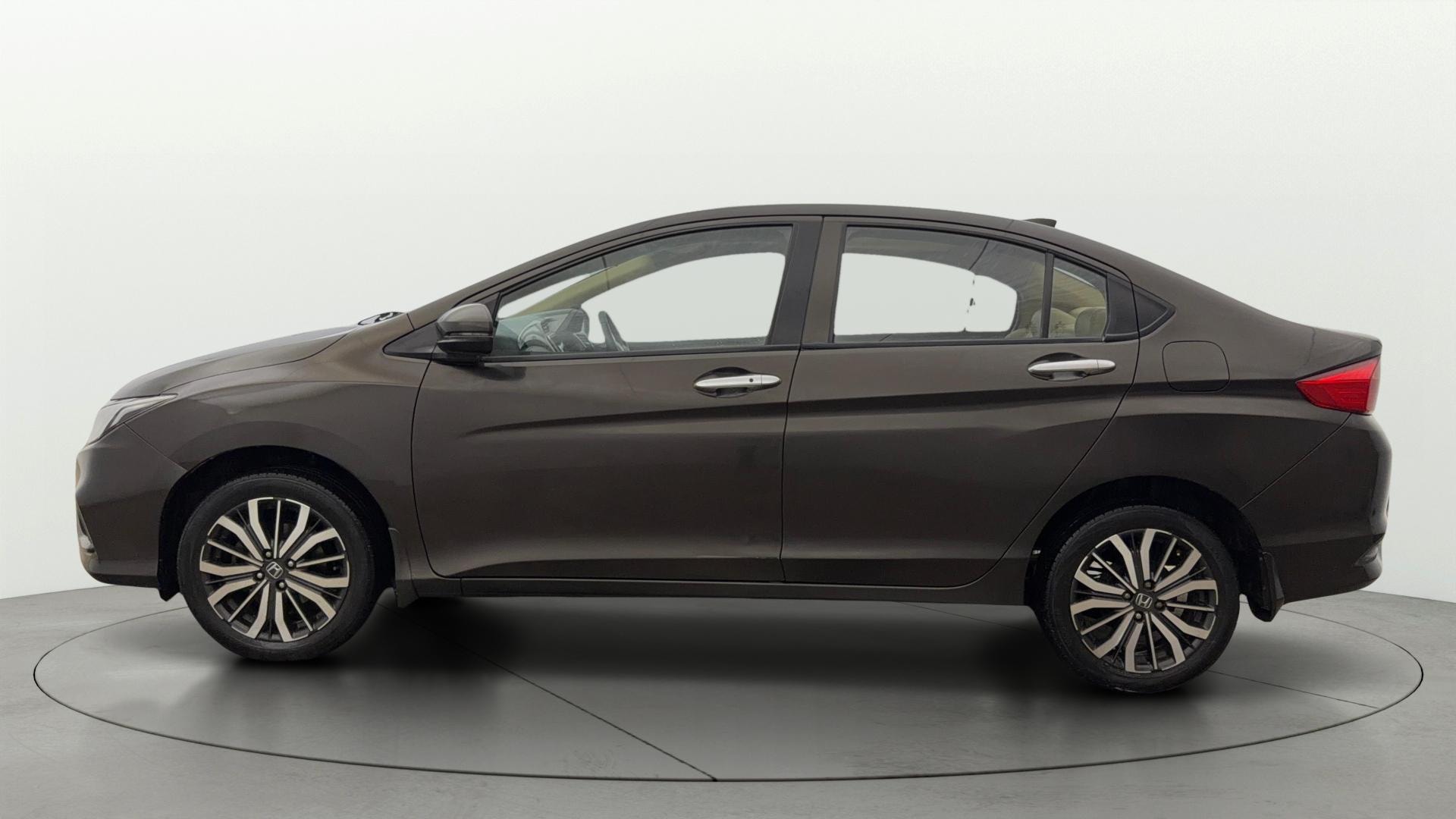 View 2017 Honda City ZX MT Diesel Anniversary Edition Image 6 Used 2017 Honda City ZX MT Diesel Anniversary Edition Image 6