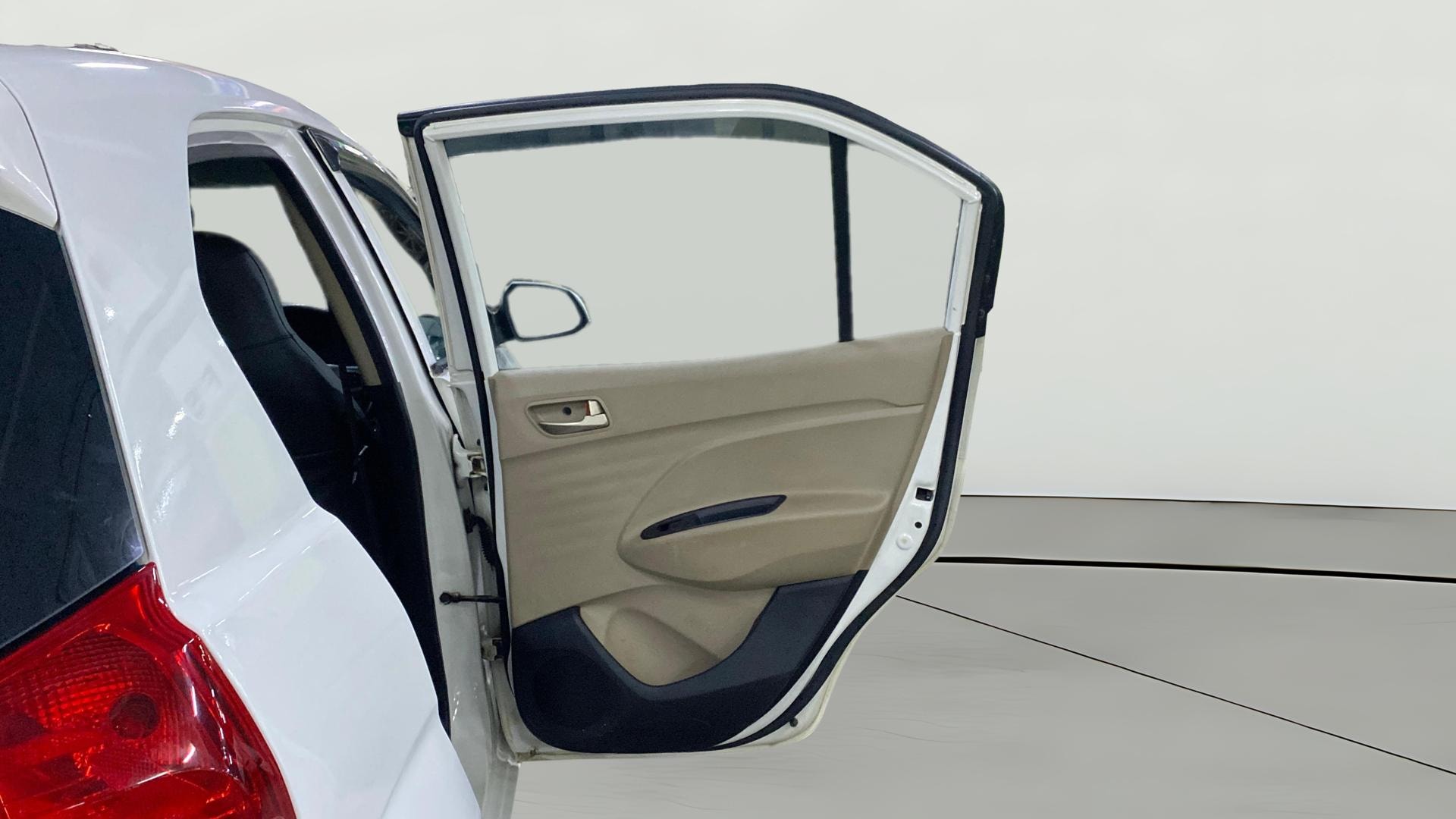 View 2019 Hyundai New Santro D-Lite Petrol Image 5 Used 2019 Hyundai New Santro D-Lite Petrol Image 5