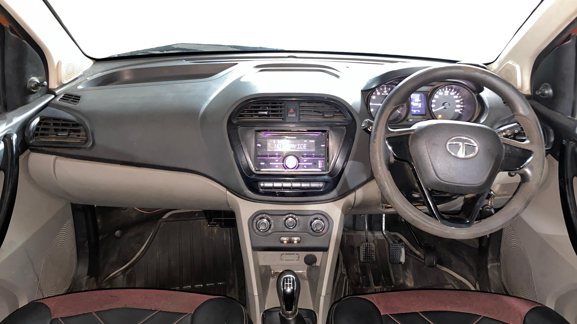 View 2018 Tata Tiago Revotorq XB Image 15 Used 2018 Tata Tiago Revotorq XB Image 15
