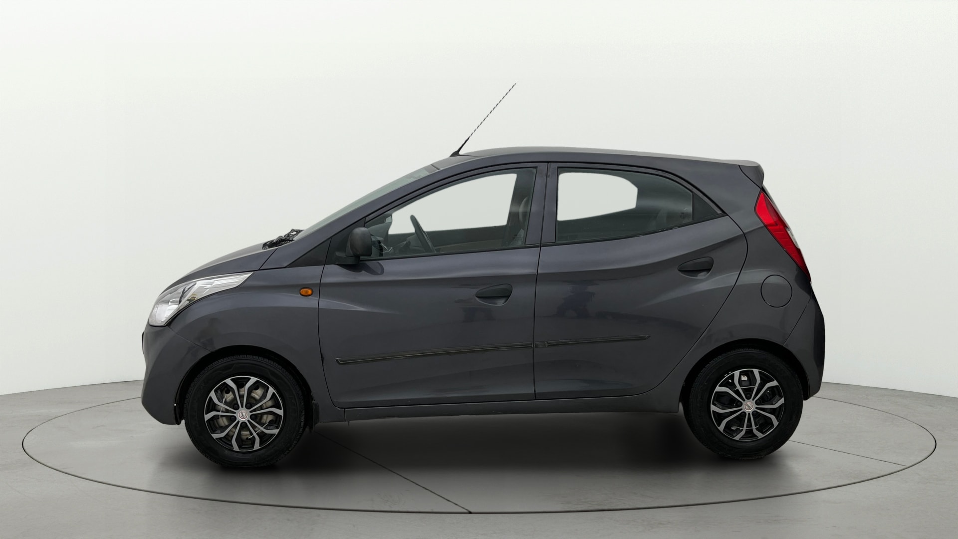 View 2017 Hyundai EON Magna Plus Image 5 Used 2017 Hyundai EON Magna Plus Image 5