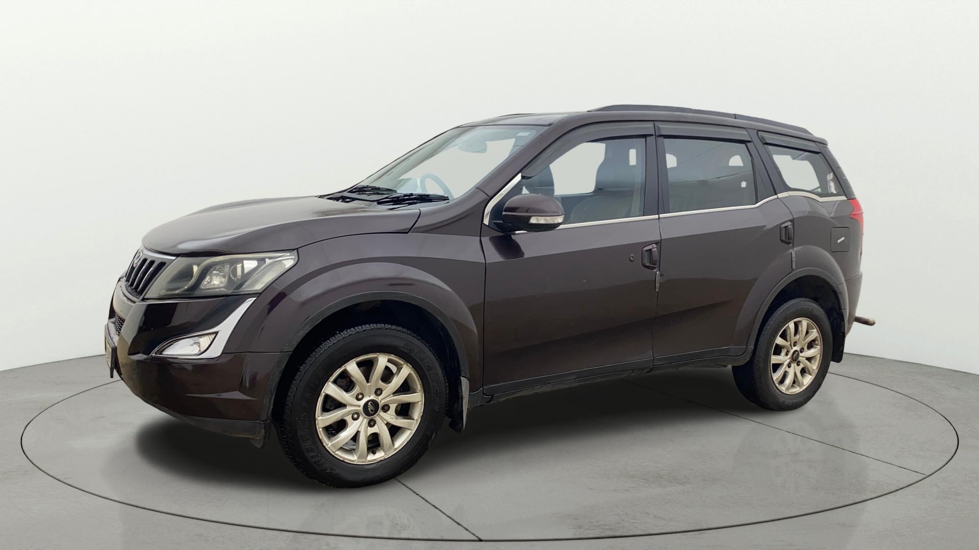 View 2017 Mahindra XUV500 W10 FWD Image 23 Used 2017 Mahindra XUV500 W10 FWD Image 23
