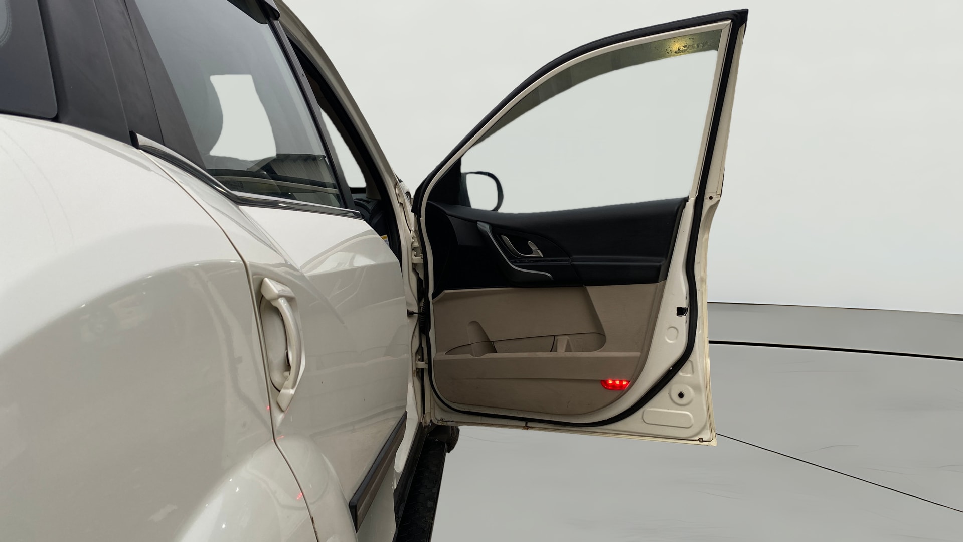 View 2018 Mahindra XUV500 W10 FWD Image 47 Used 2018 Mahindra XUV500 W10 FWD Image 47