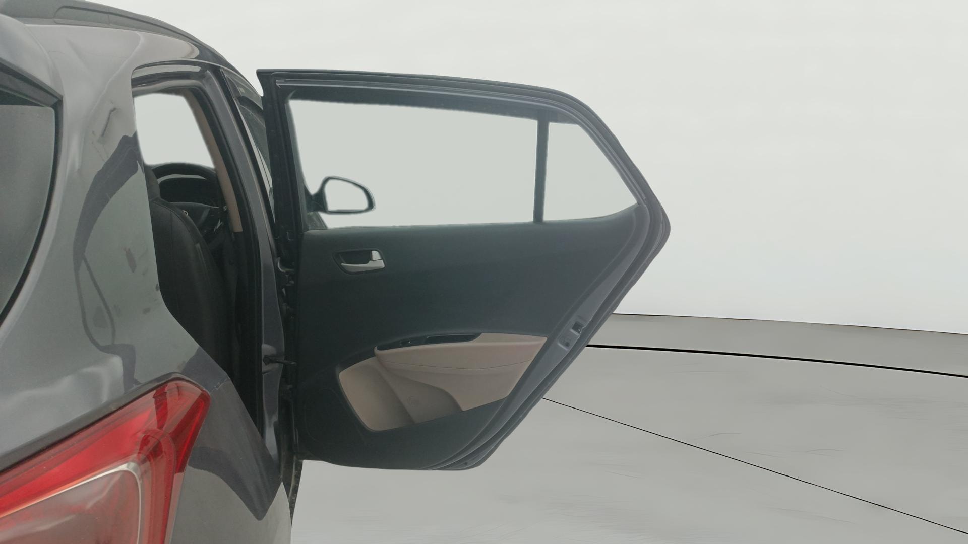 View 2014 Hyundai Grand i10 Asta AT 1.2 Kappa VTVT Image 5 Used 2014 Hyundai Grand i10 Asta AT 1.2 Kappa VTVT Image 5