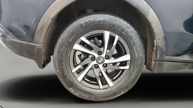 View Mahindra XUV700 Image 25 Used Mahindra XUV700 Image 25