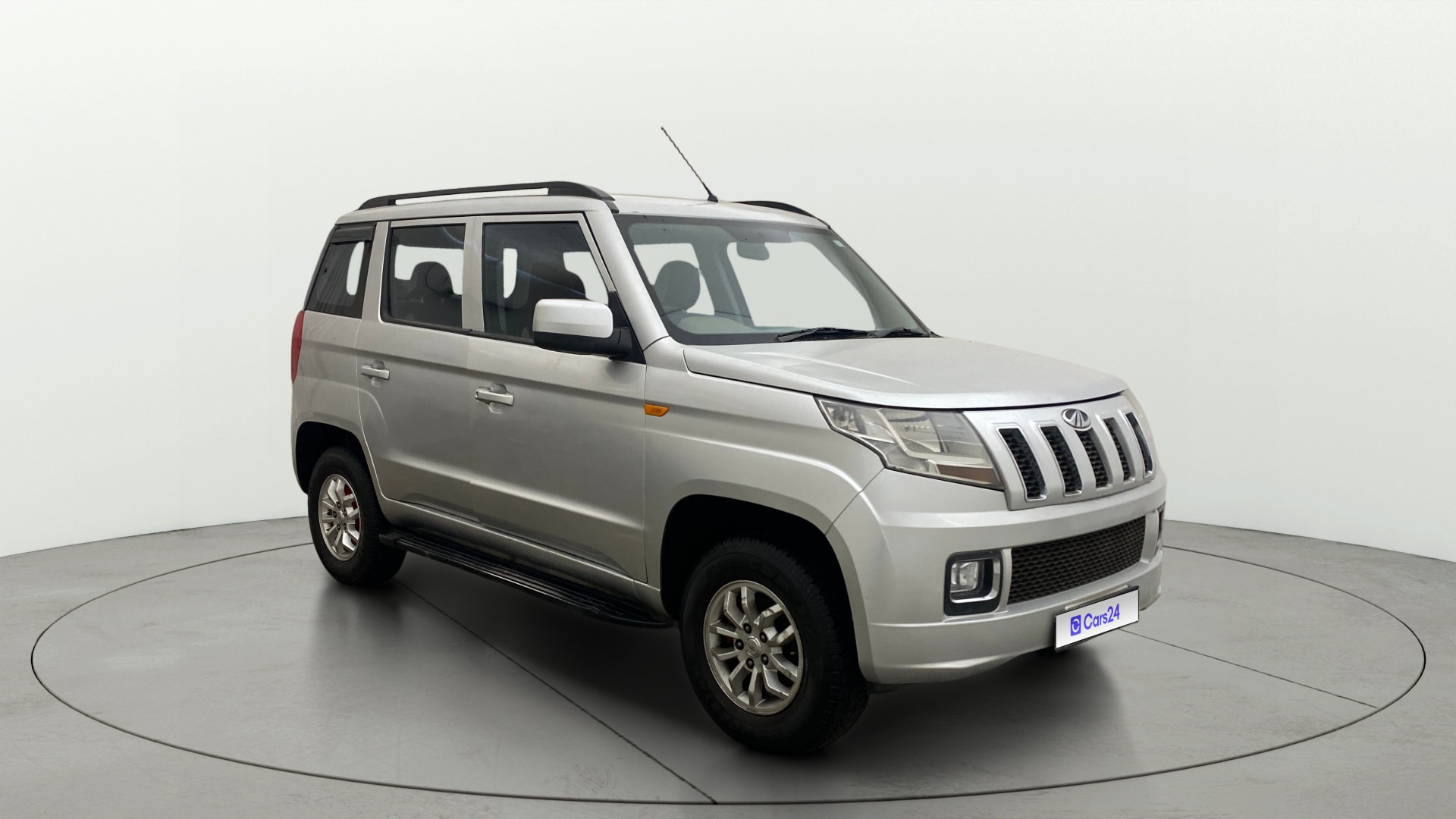 View 2018 Mahindra TUV300 T8 Image 21 Used 2018 Mahindra TUV300 T8 Image 21