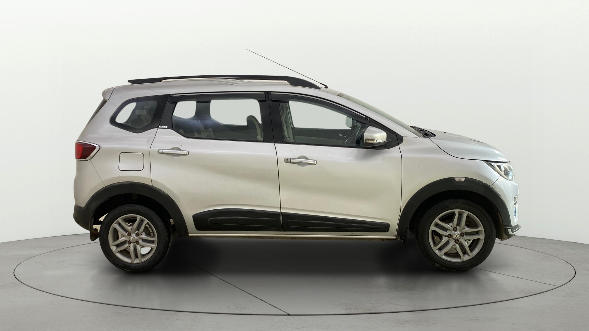 View 2020 Renault Triber RXZ AMT Image 28 Used 2020 Renault Triber RXZ AMT Image 28
