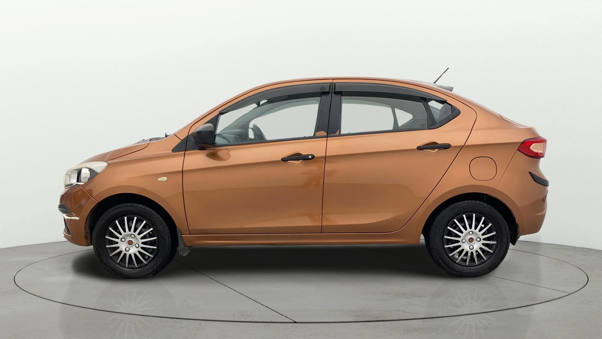 View 2018 Tata Tigor XE Diesel Image 5 Used 2018 Tata Tigor XE Diesel Image 5