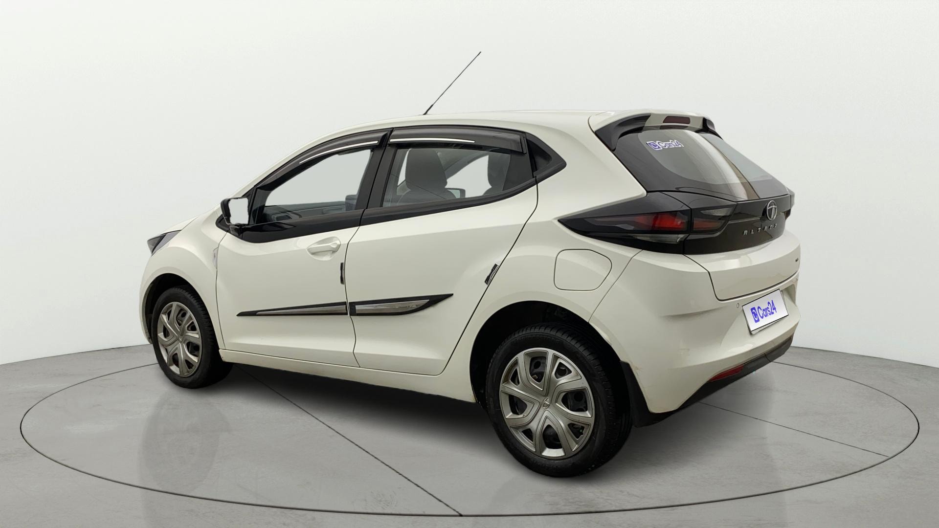 View 2023 Tata Altroz XZ Petrol Image 2 Used 2023 Tata Altroz XZ Petrol Image 2