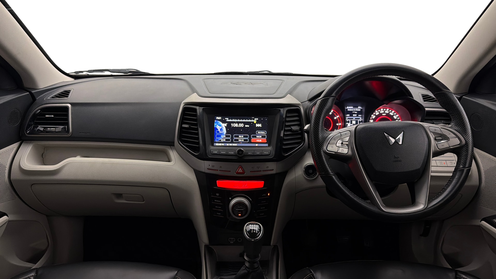 View 2023 Mahindra XUV300 W4 Petrol BS IV Image 31 Used 2023 Mahindra XUV300 W4 Petrol BS IV Image 31