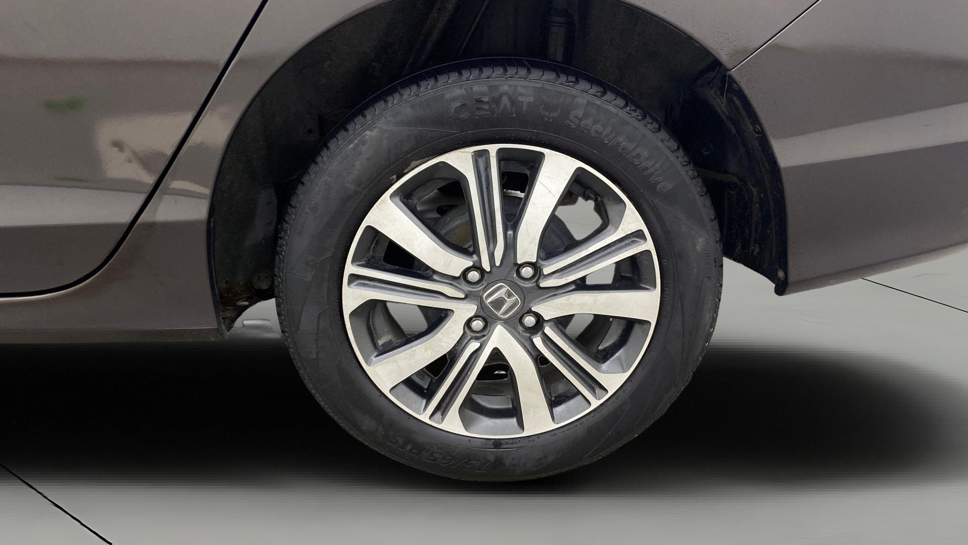 View 2019 Honda City ZX MT Diesel Anniversary Edition Image 12 Used 2019 Honda City ZX MT Diesel Anniversary Edition Image 12