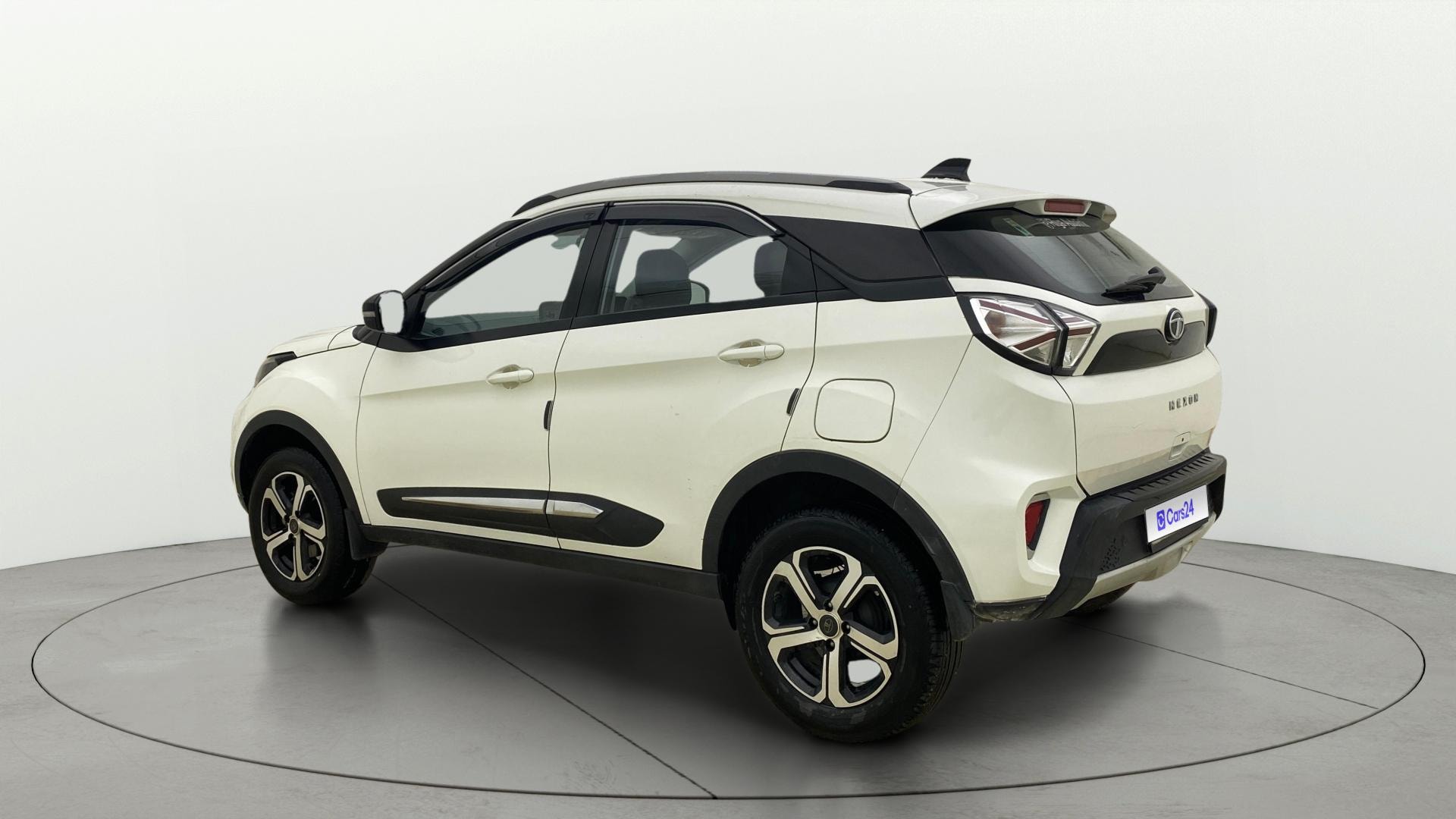 View 2023 Tata Nexon Revotron XE Image 2 Used 2023 Tata Nexon Revotron XE Image 2