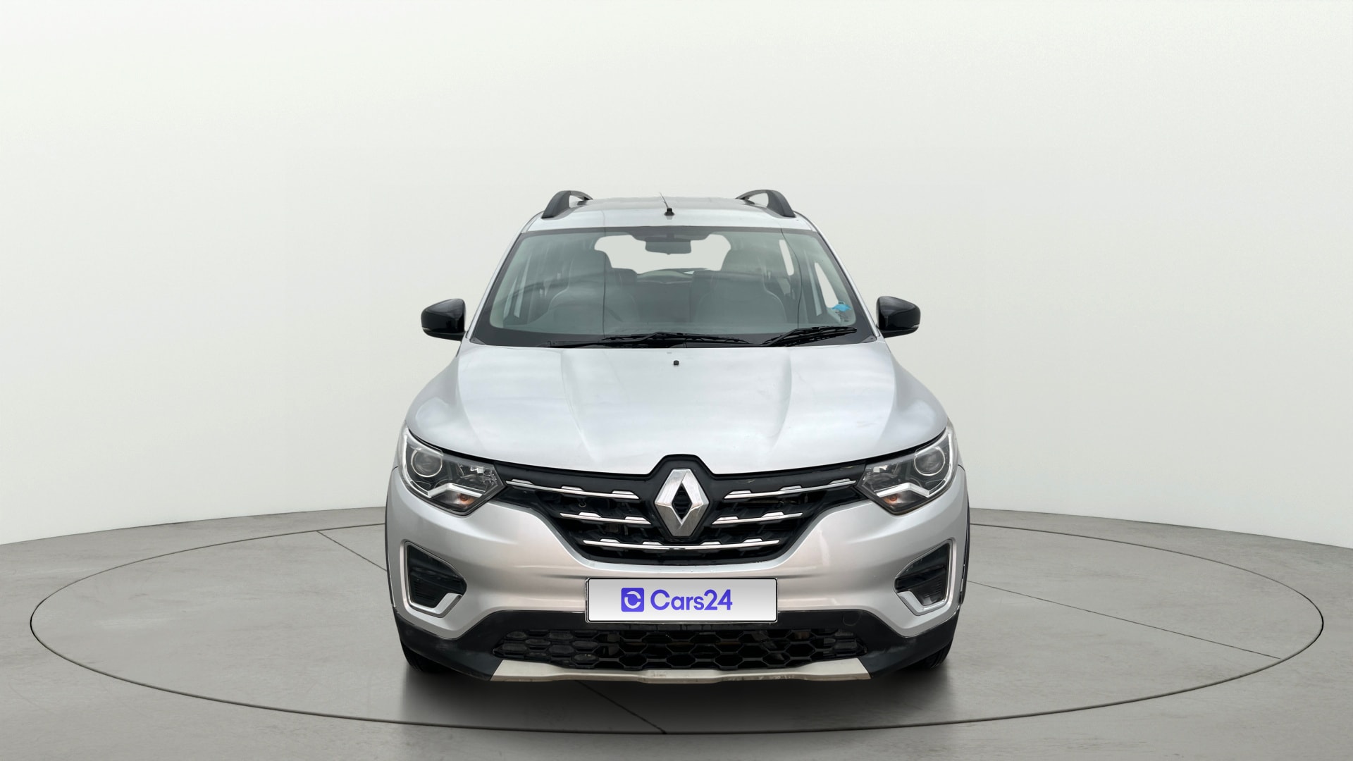 View 2022 Renault Triber RXZ AMT Image 1 Used 2022 Renault Triber RXZ AMT Image 1