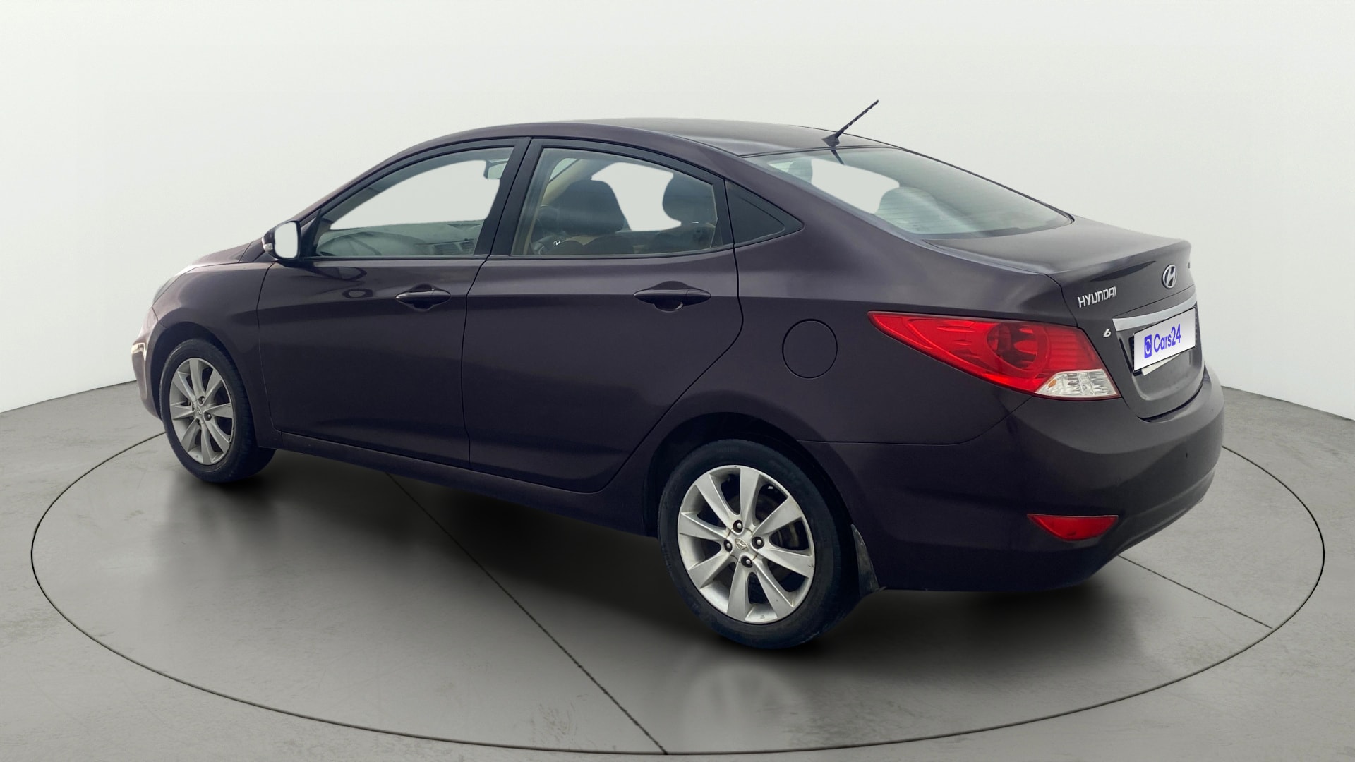 View 2013 Hyundai Fluidic Verna 1.6 VTVT SX Image 2 Used 2013 Hyundai Fluidic Verna 1.6 VTVT SX Image 2