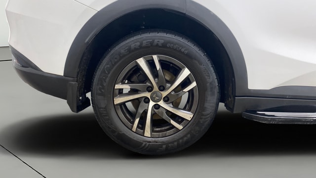 View Mahindra XUV700 Image 25 Used Mahindra XUV700 Image 25