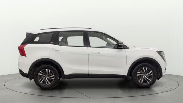 View Mahindra XUV700 Image 28 Used Mahindra XUV700 Image 28