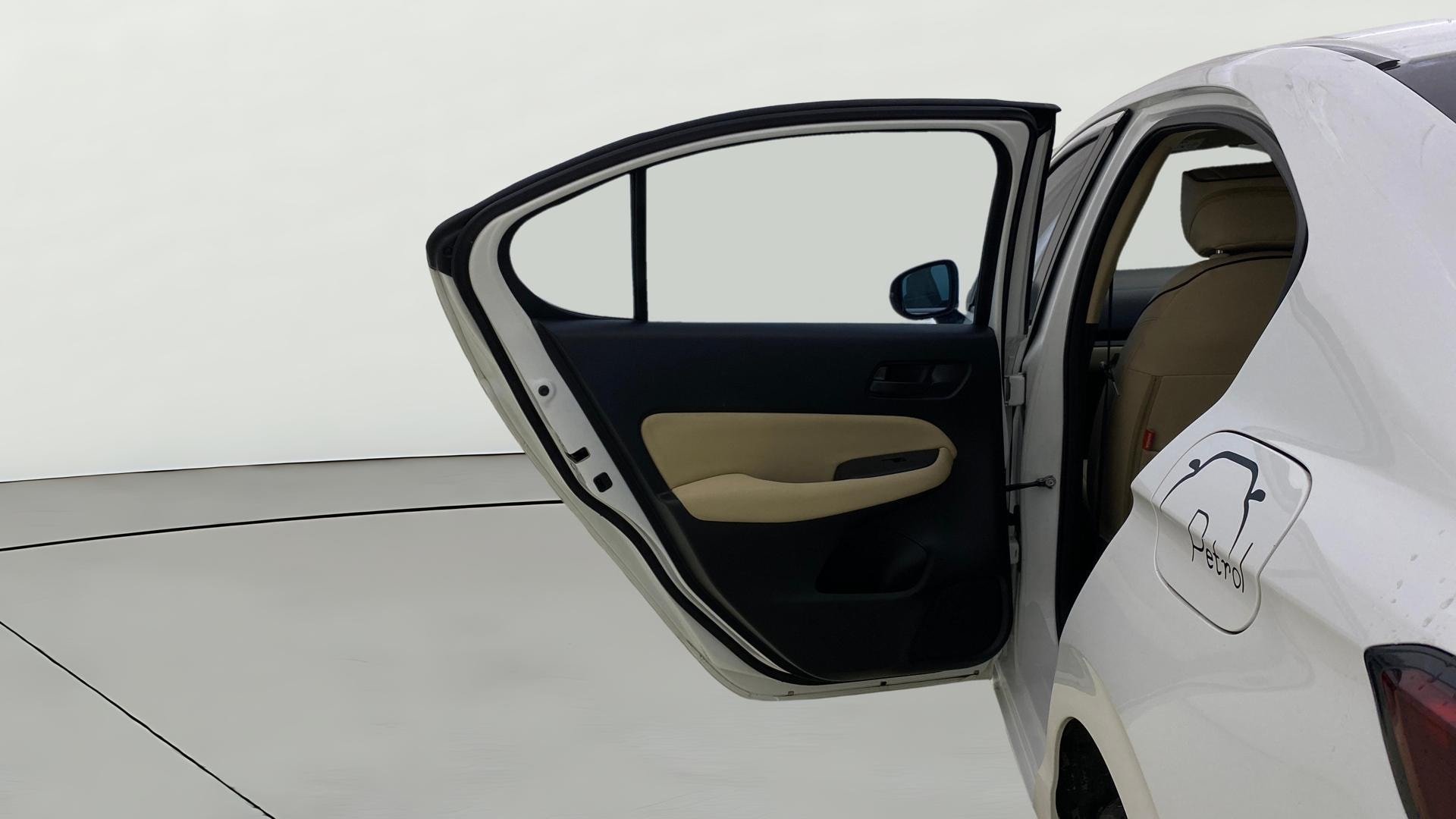 View 2022 Honda City ZX MT Diesel Anniversary Edition Image 23 Used 2022 Honda City ZX MT Diesel Anniversary Edition Image 23
