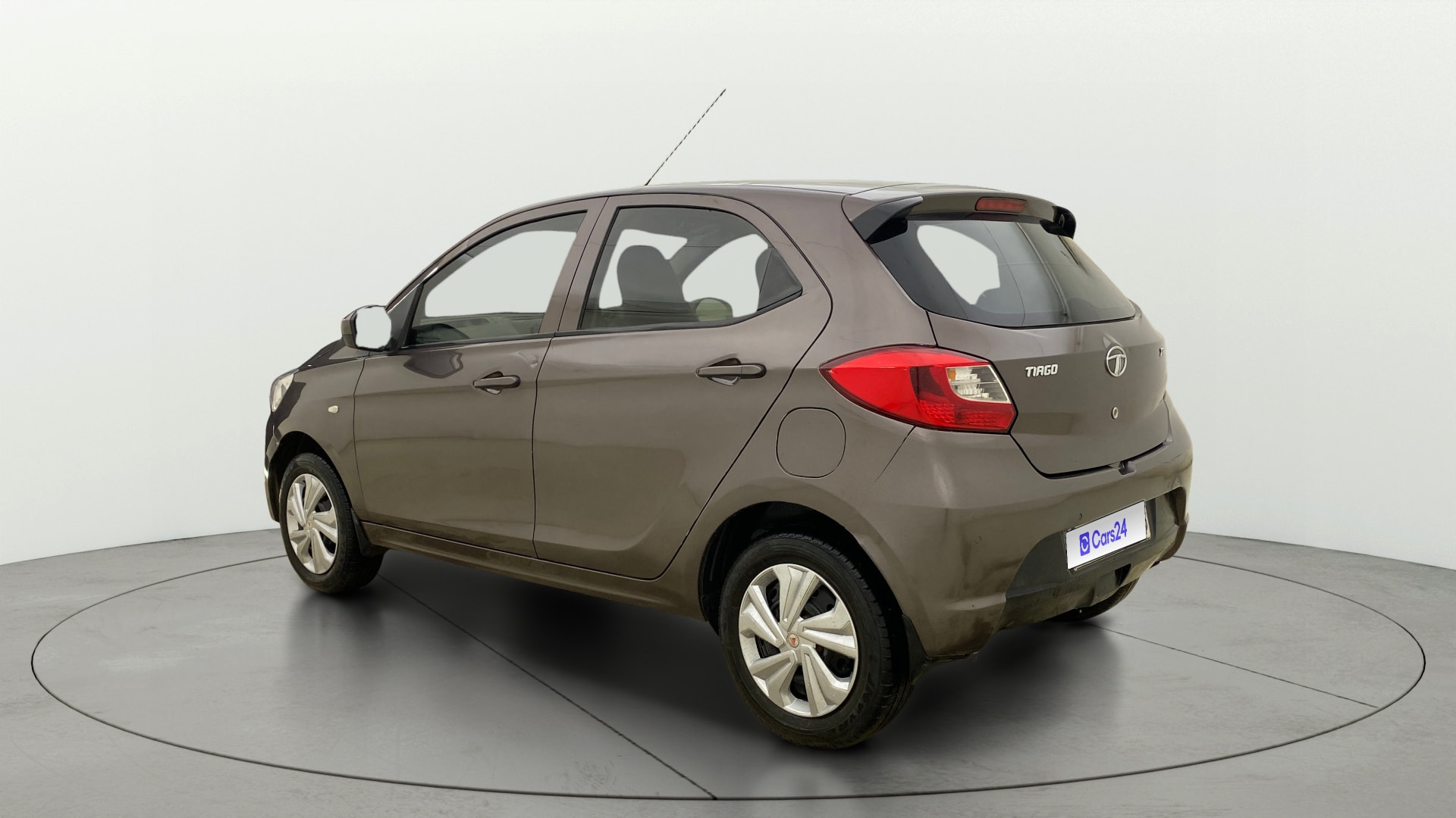 View 2017 Tata Tiago Revotorq XB Image 2 Used 2017 Tata Tiago Revotorq XB Image 2