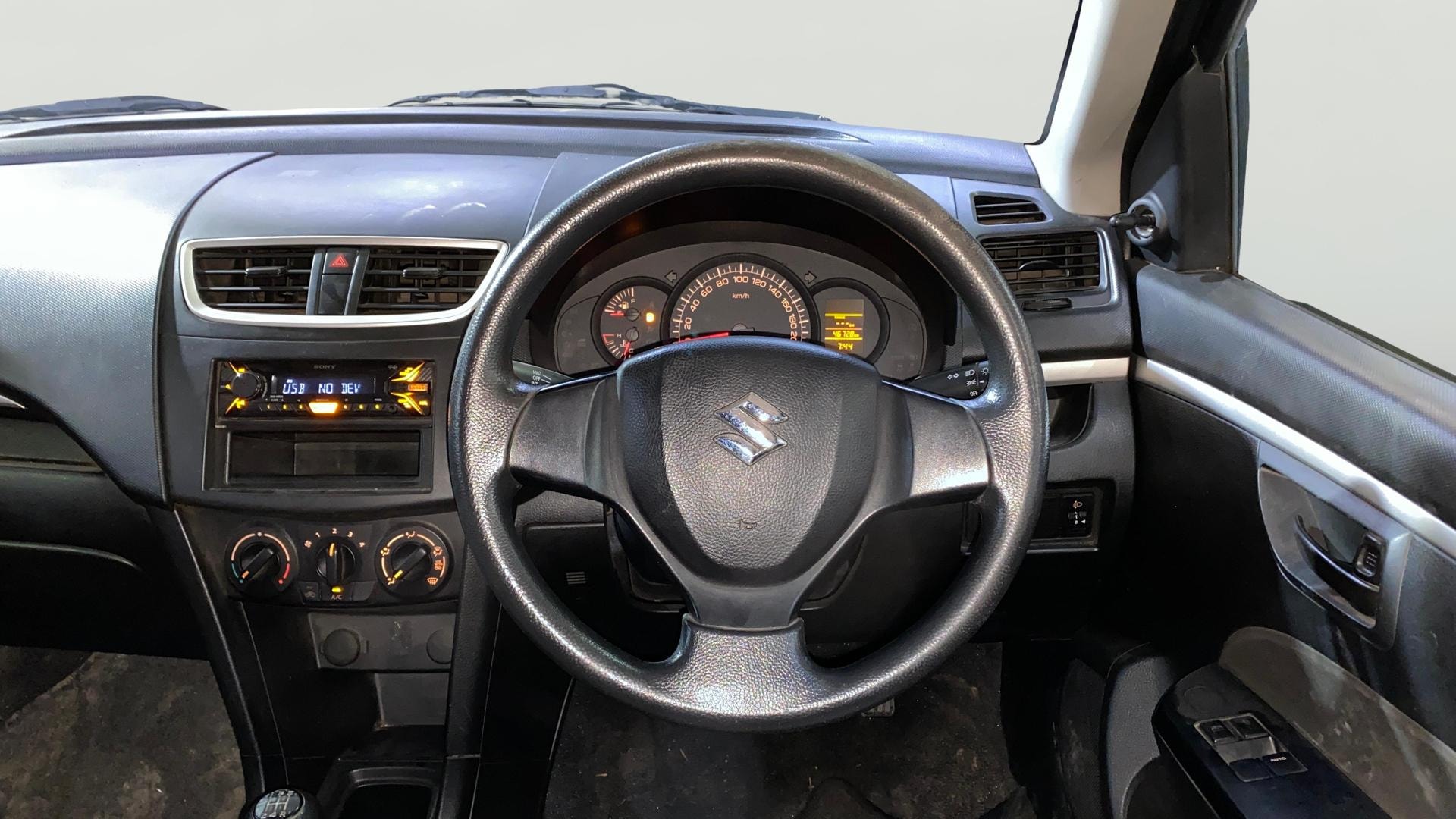 View 2016 Maruti Suzuki 1000 Base Variant Image 14 Used 2016 Maruti Suzuki 1000 Base Variant Image 14