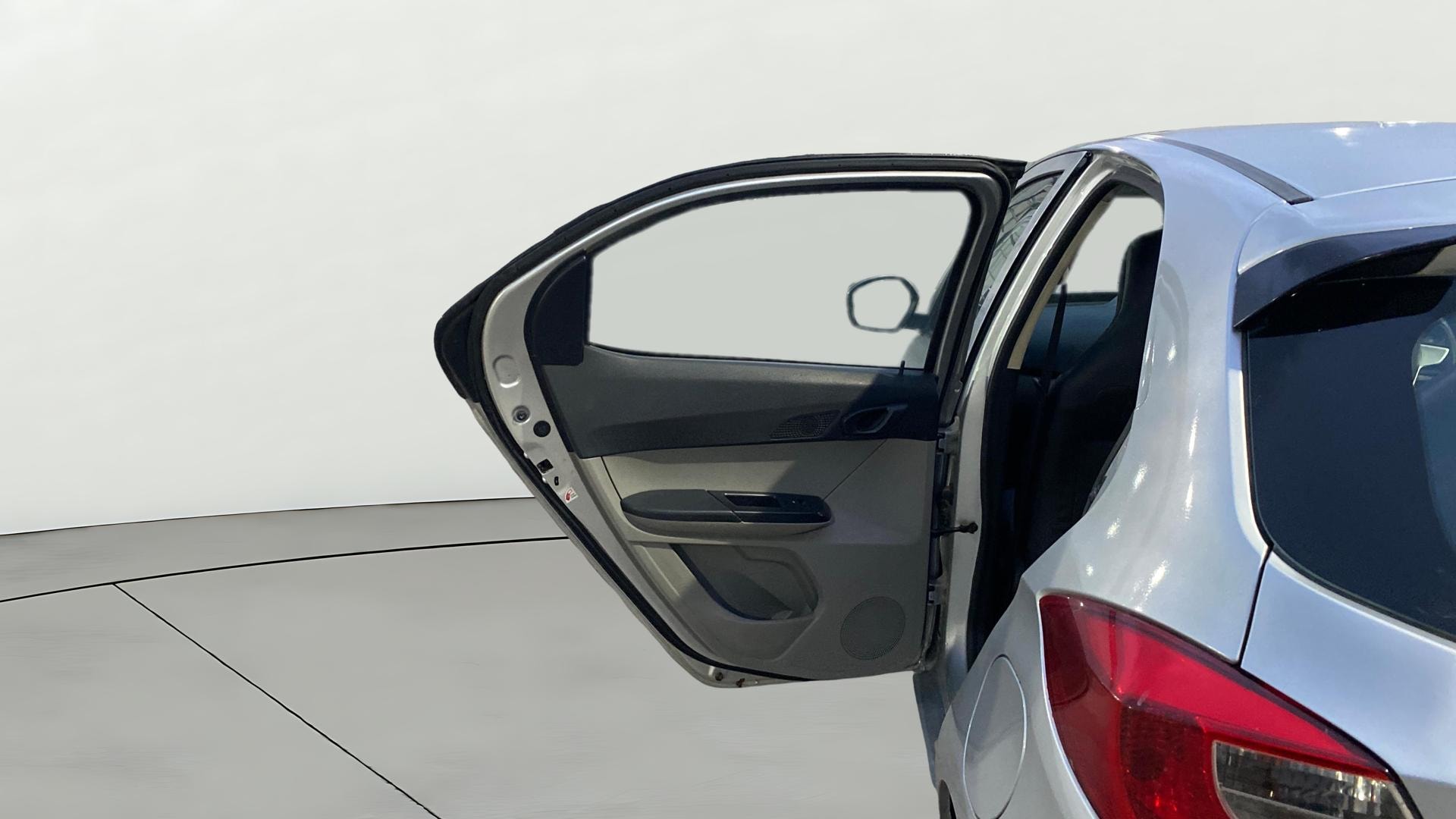 View 2017 Tata Tiago Revotorq XB Image 21 Used 2017 Tata Tiago Revotorq XB Image 21