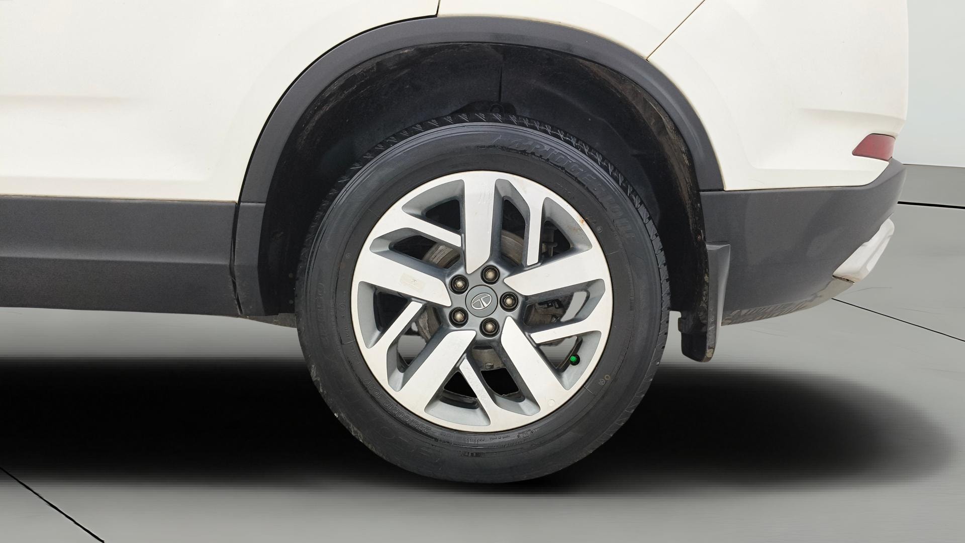 View 2023 Tata Safari 4X2 Image 8 Used 2023 Tata Safari 4X2 Image 8