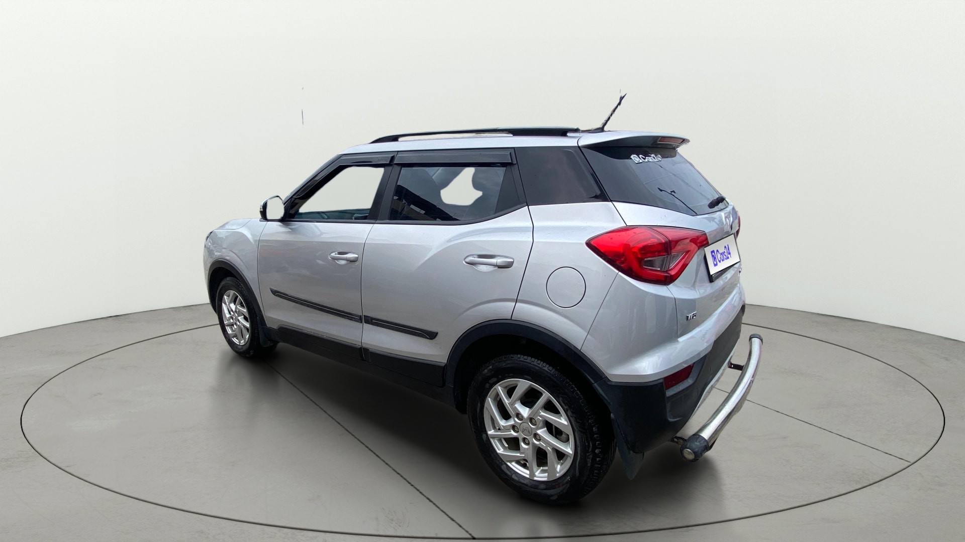 View 2022 Mahindra XUV300 W4 Petrol BS IV Image 2 Used 2022 Mahindra XUV300 W4 Petrol BS IV Image 2