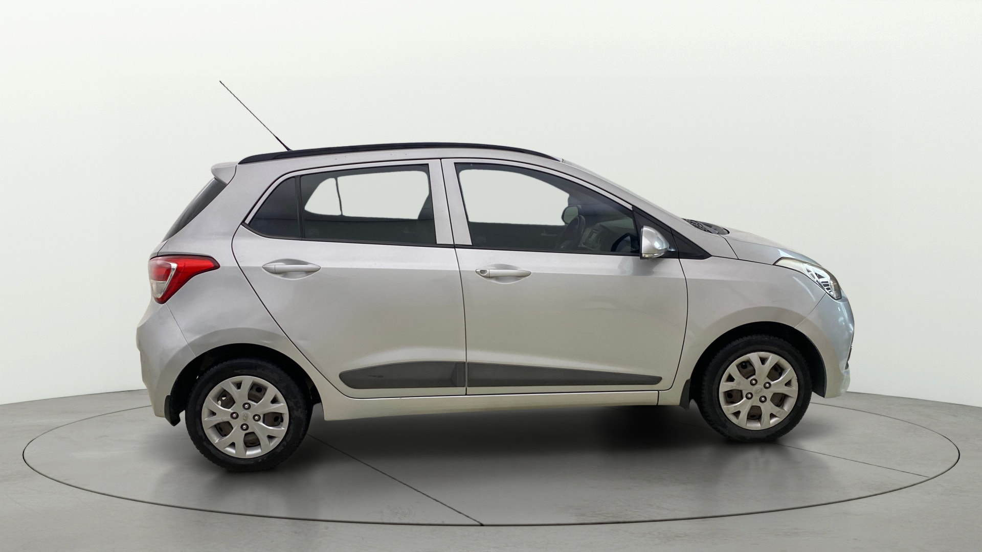 View 2015 Hyundai Grand i10 Sportz 1.2 Kappa Image 8 Used 2015 Hyundai Grand i10 Sportz 1.2 Kappa Image 8