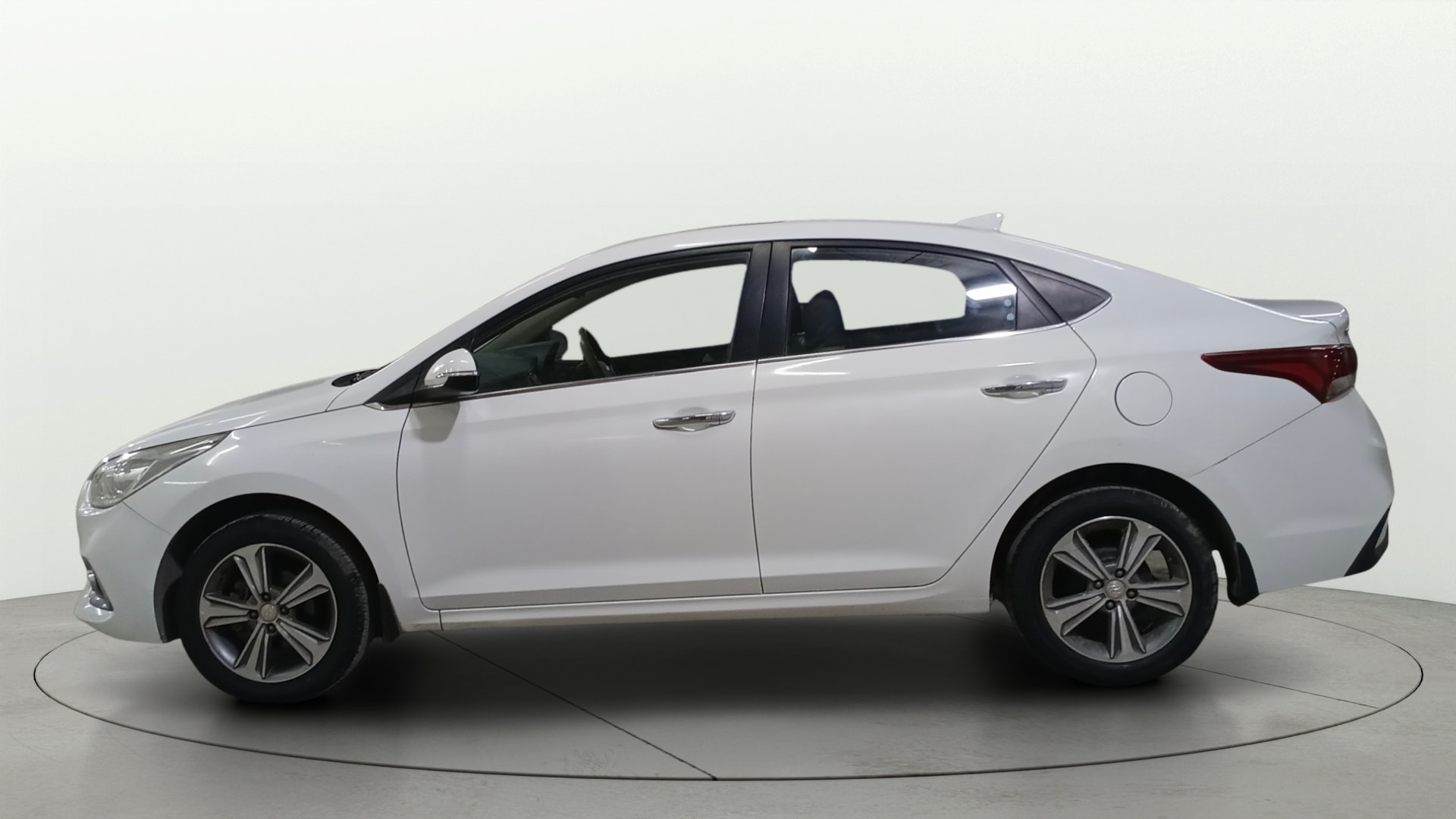 View 2018 Hyundai Verna 1.6 VTVT SX (O) Image 6 Used 2018 Hyundai Verna 1.6 VTVT SX (O) Image 6