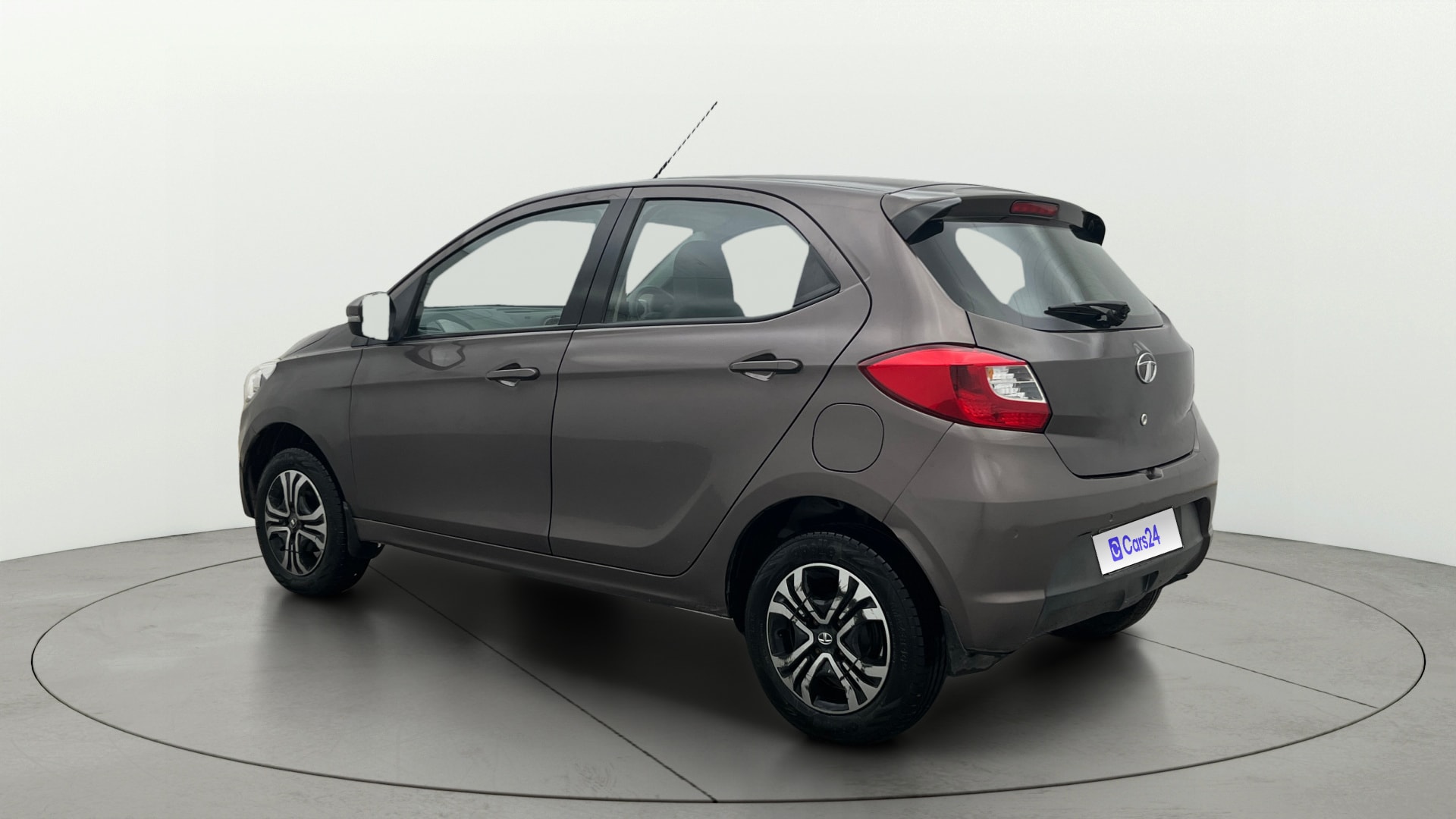 View 2019 Tata Tiago Revotorq XB Image 2 Used 2019 Tata Tiago Revotorq XB Image 2