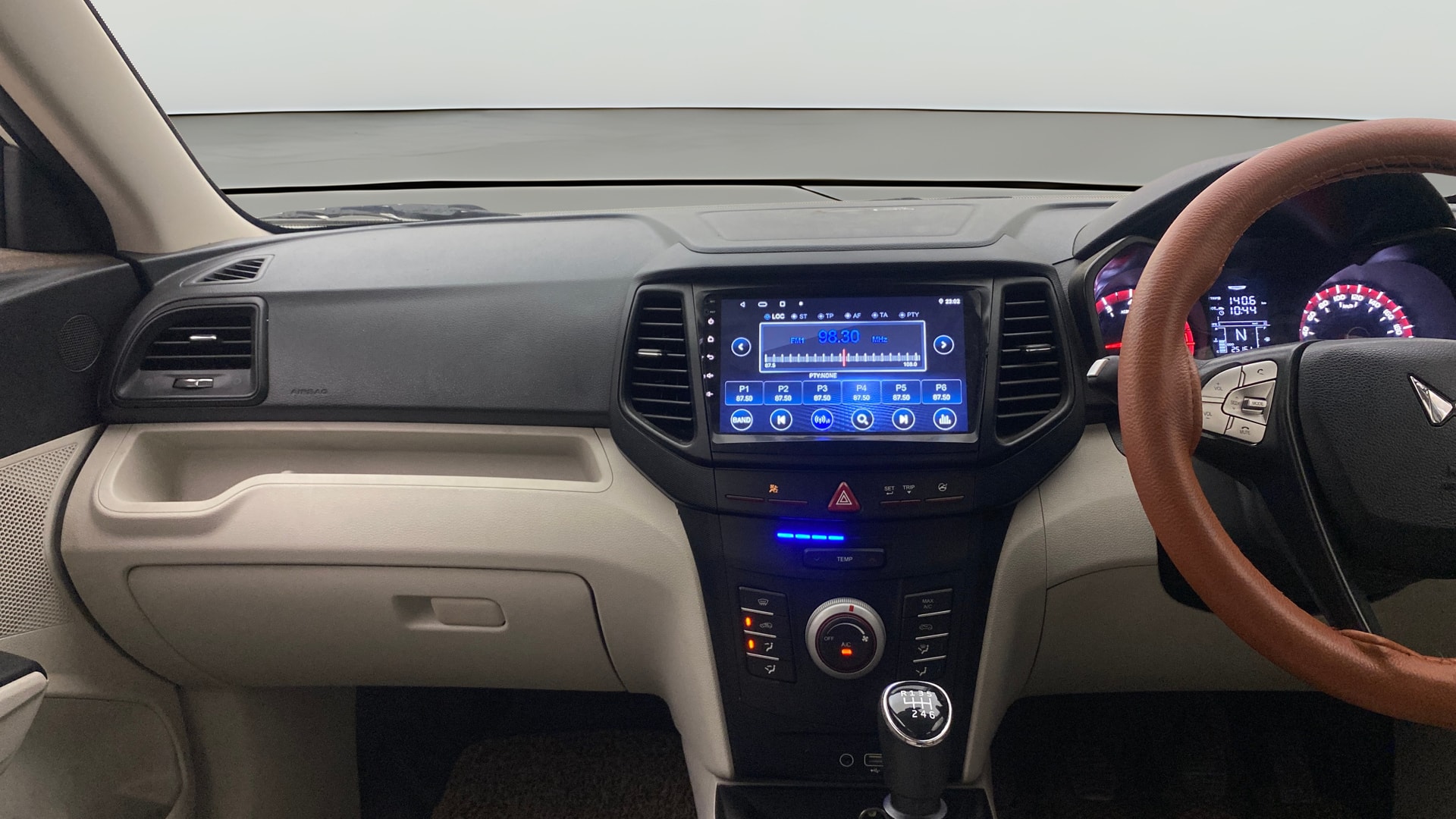 Used 2023 Mahindra XUV300 Used 2023 Mahindra XUV300