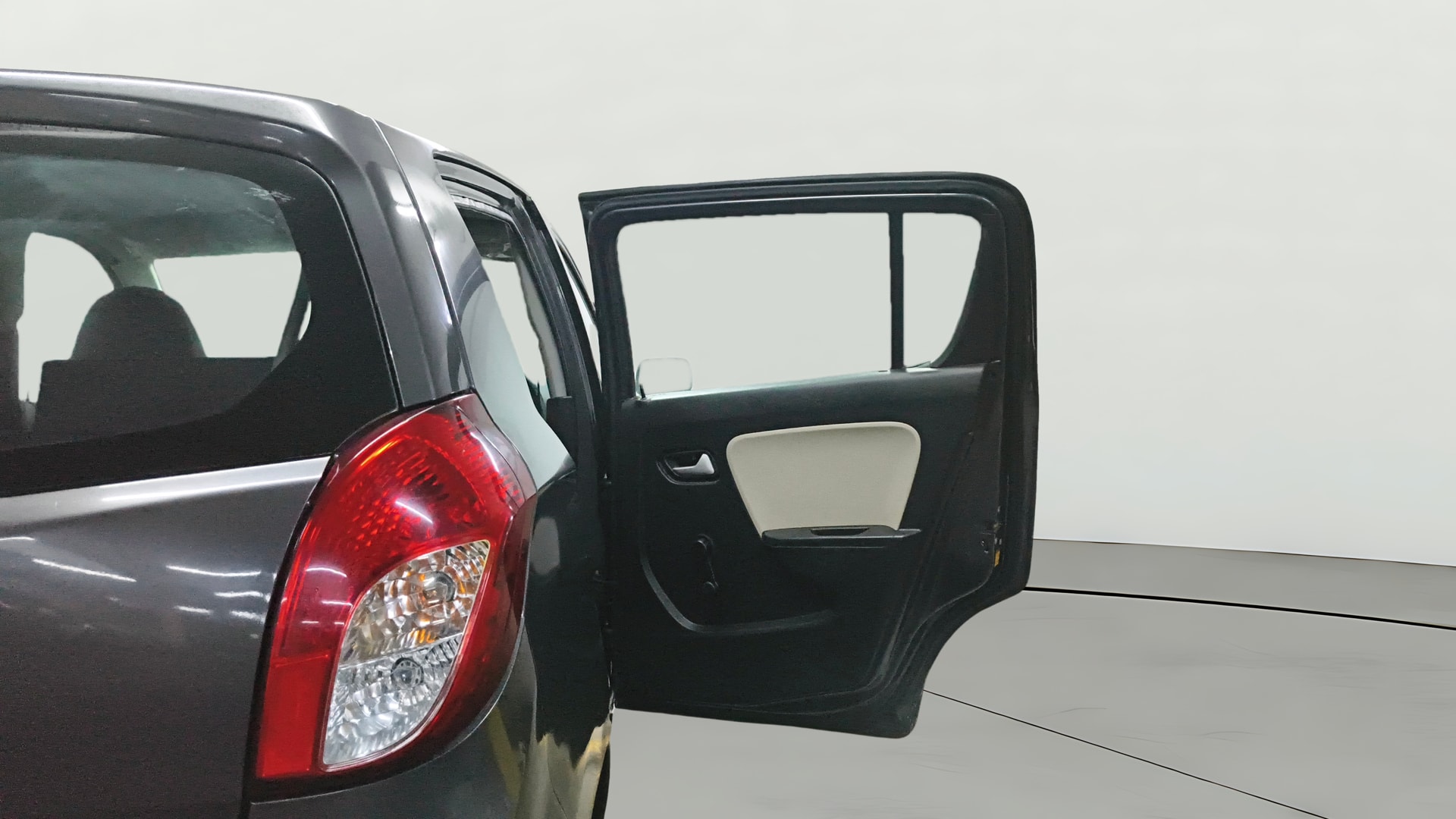 View 2022 Maruti Suzuki 1000 Base Variant Image 7 Used 2022 Maruti Suzuki 1000 Base Variant Image 7
