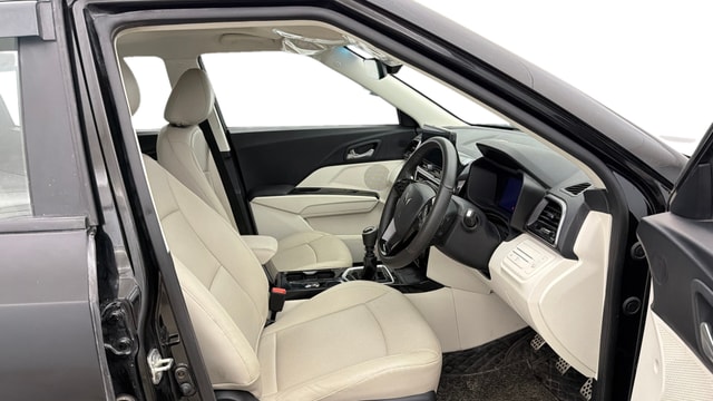 View Mahindra XUV 3XO Image 26 Used Mahindra XUV 3XO Image 26