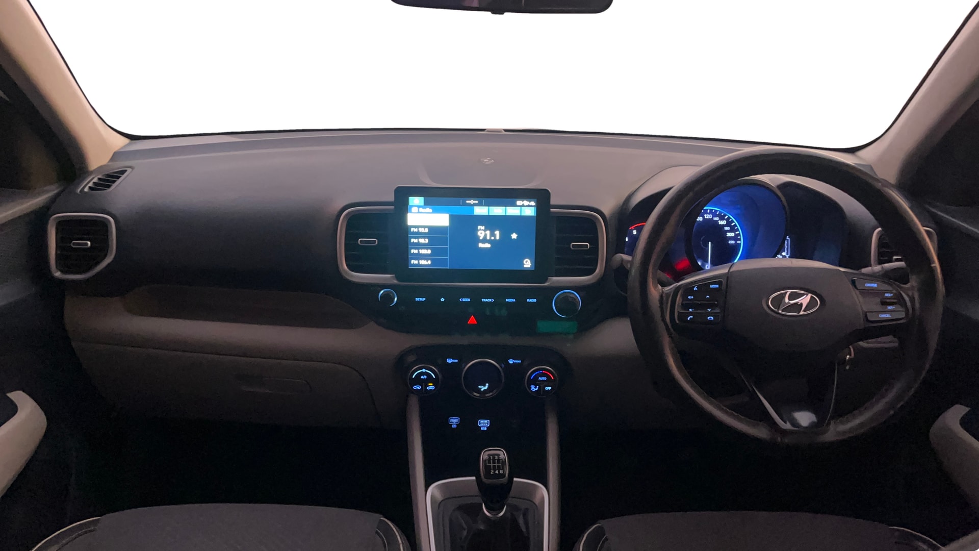 View 2019 Hyundai Venue SX 1.4 Diesel Dual Tone BS IV Image 15 Used 2019 Hyundai Venue SX 1.4 Diesel Dual Tone BS IV Image 15