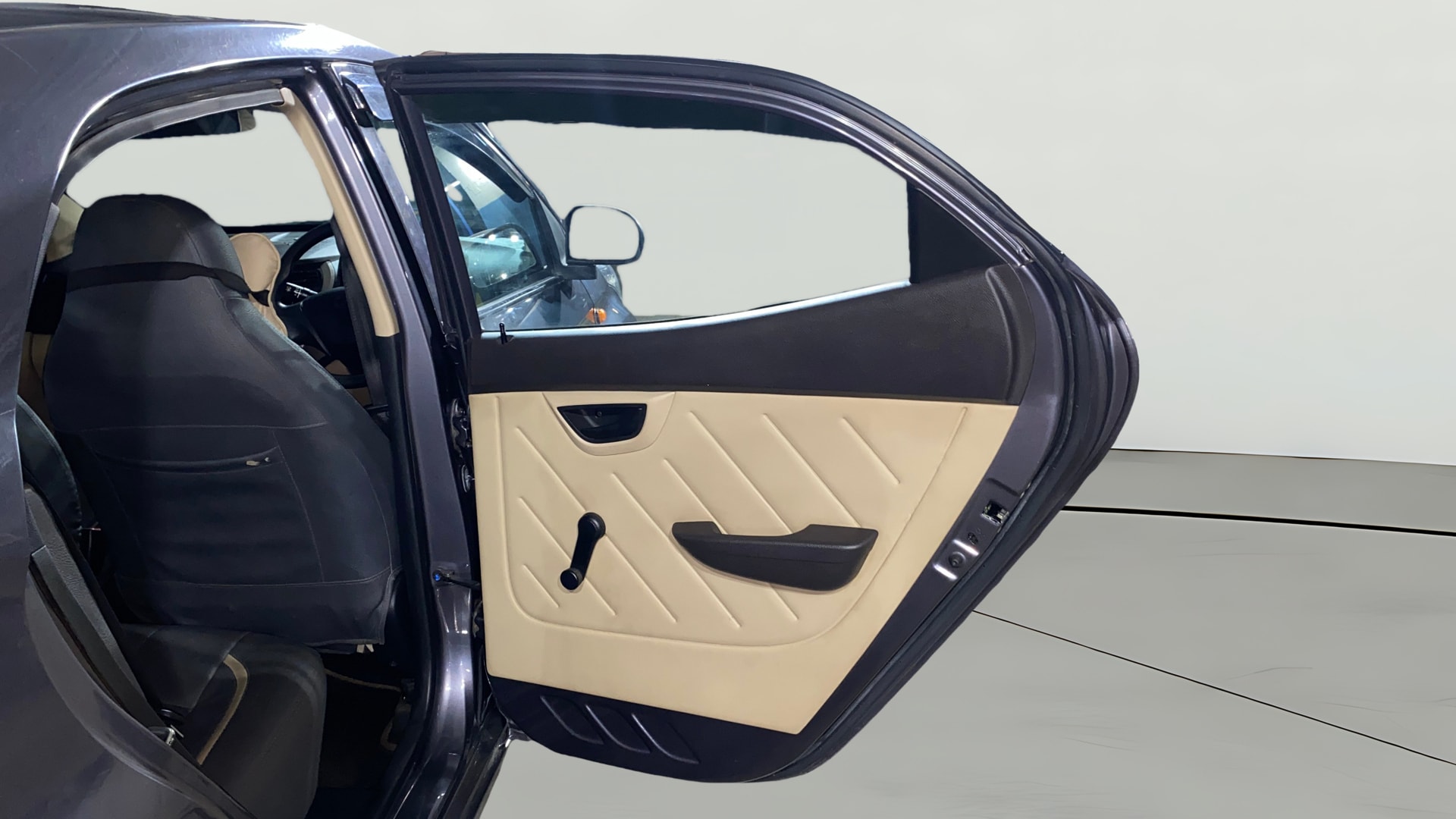 View 2018 Hyundai EON Era Plus Image 7 Used 2018 Hyundai EON Era Plus Image 7
