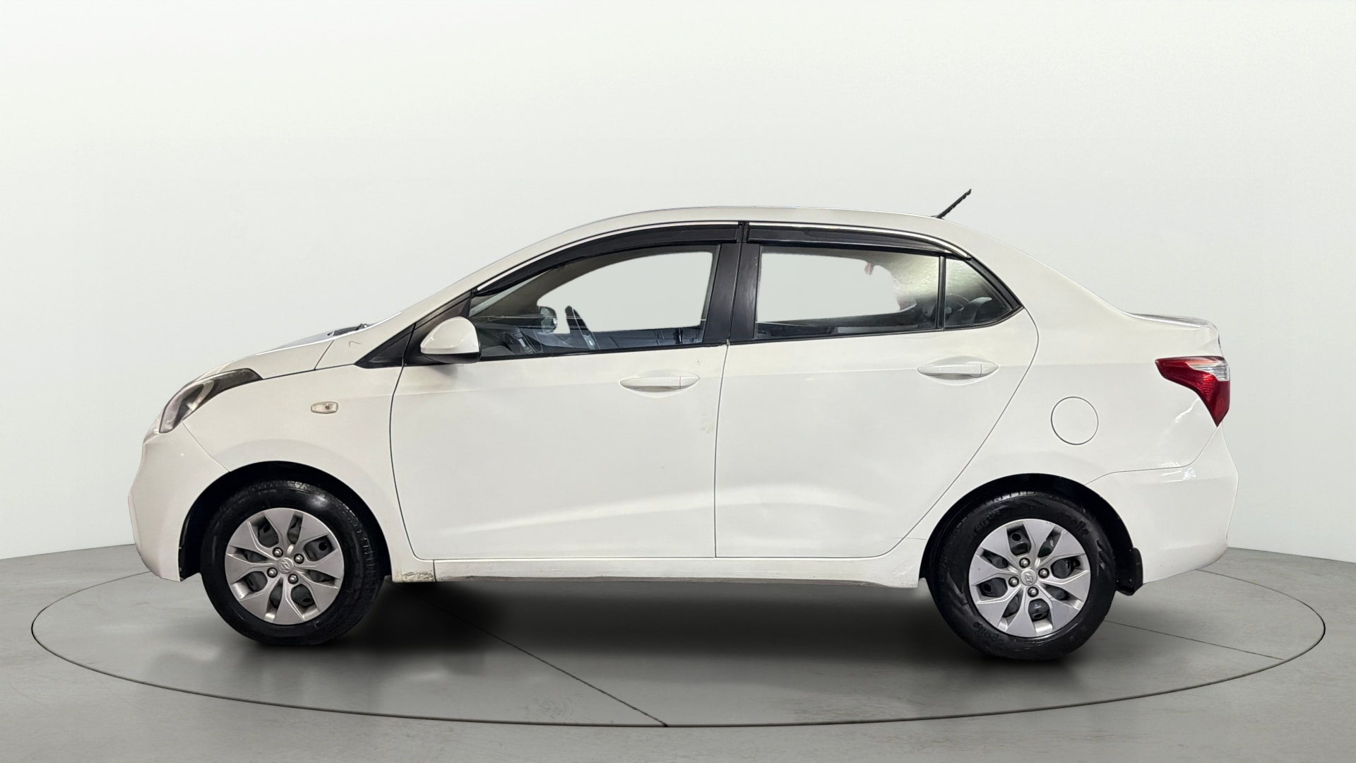 View 2017 Hyundai Xcent E Petrol Image 5 Used 2017 Hyundai Xcent E Petrol Image 5