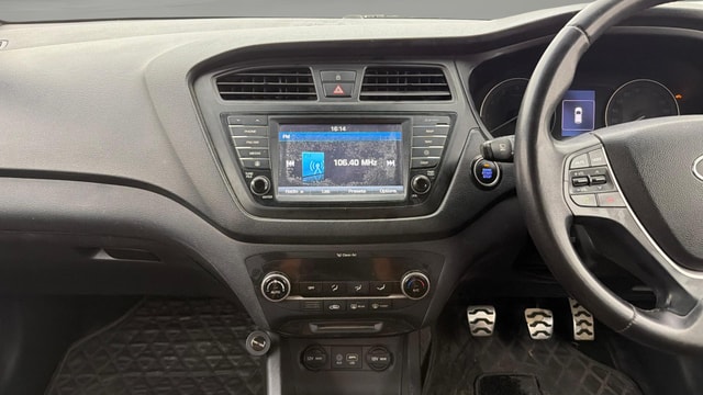 View Hyundai i20 Active Image 32 Used Hyundai i20 Active Image 32