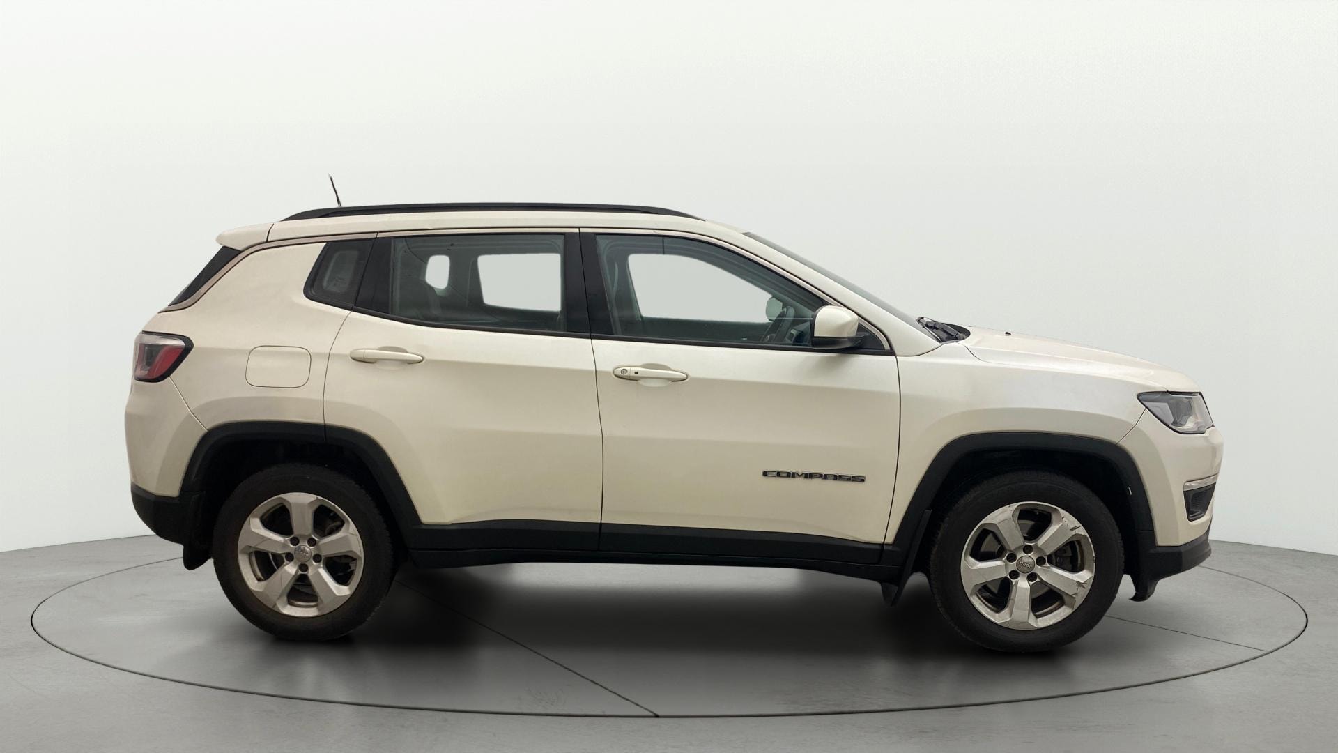 View 2017 Jeep Compass Longitude (O) 2.0 Diesel MT Image 8 Used 2017 Jeep Compass Longitude (O) 2.0 Diesel MT Image 8