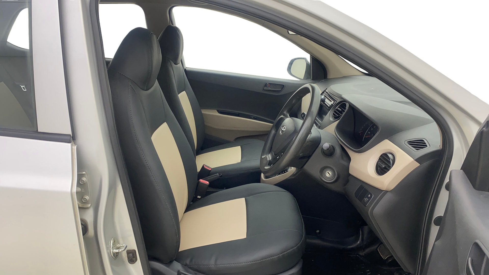 View 2016 Hyundai Grand i10 1.2 Magna Petrol AT Image 16 Used 2016 Hyundai Grand i10 1.2 Magna Petrol AT Image 16
