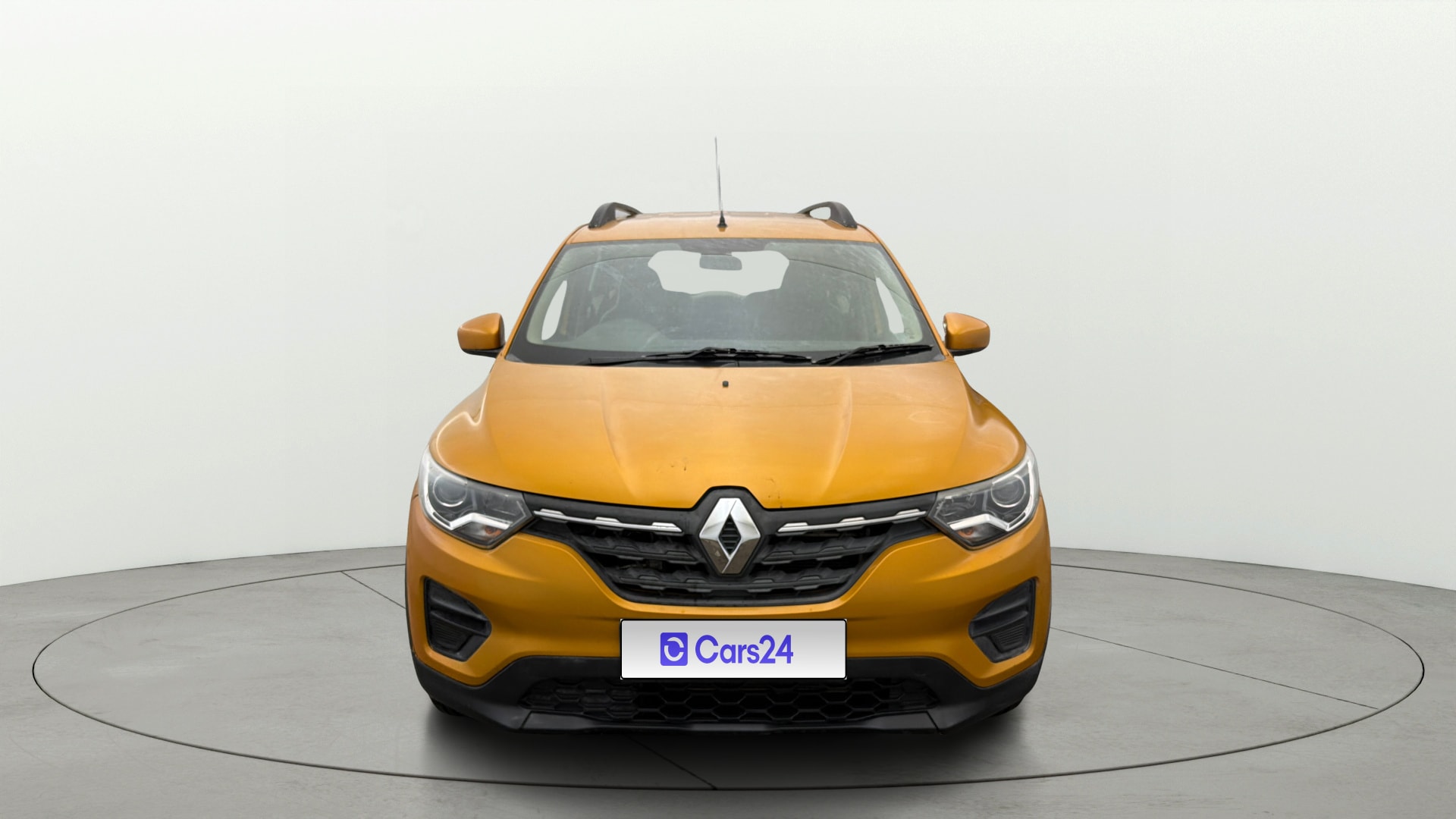 View 2020 Renault Triber RXE Image 1 Used 2020 Renault Triber RXE Image 1